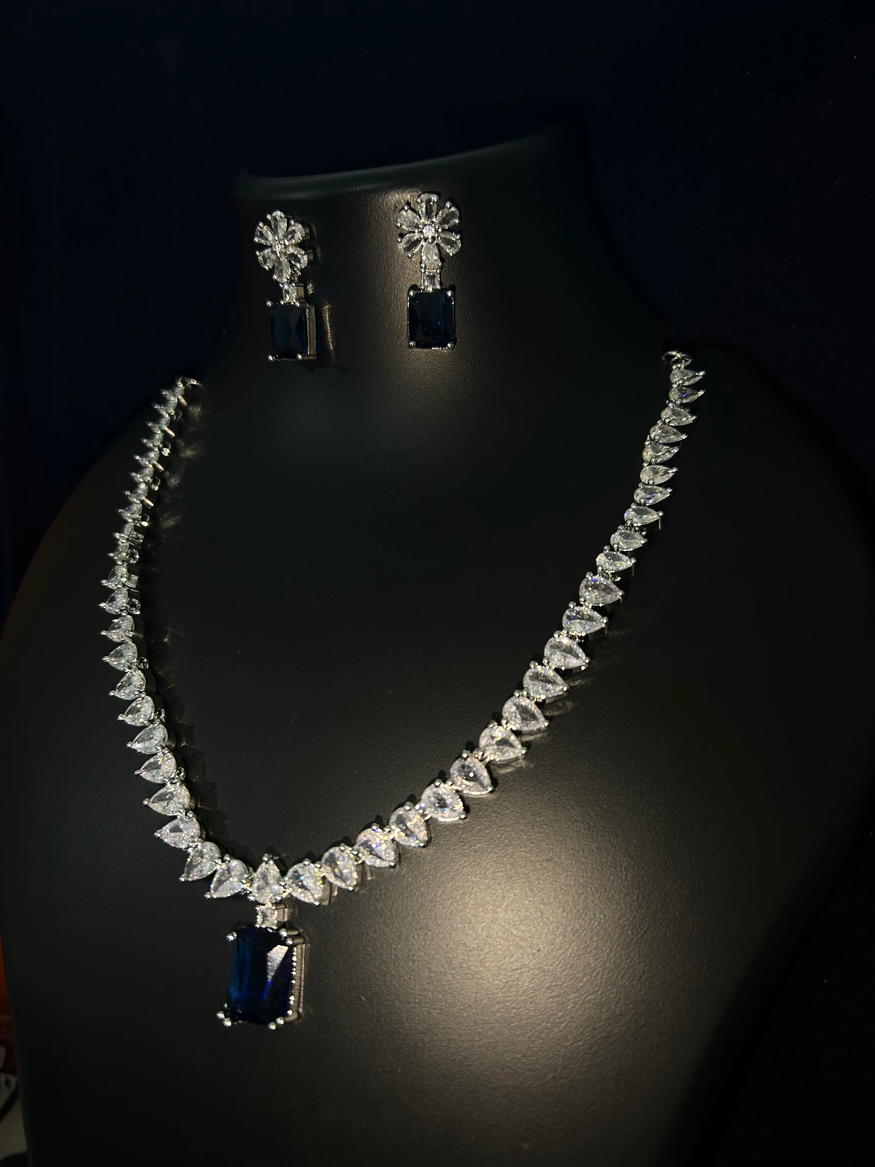 Antaara Diamond Necklace with Earings - Image 14