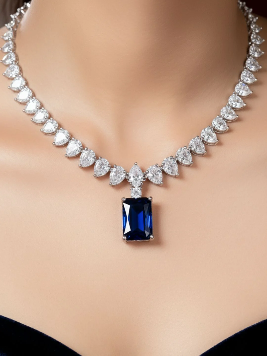 Antaara Diamond Necklace with Earings - Image 2