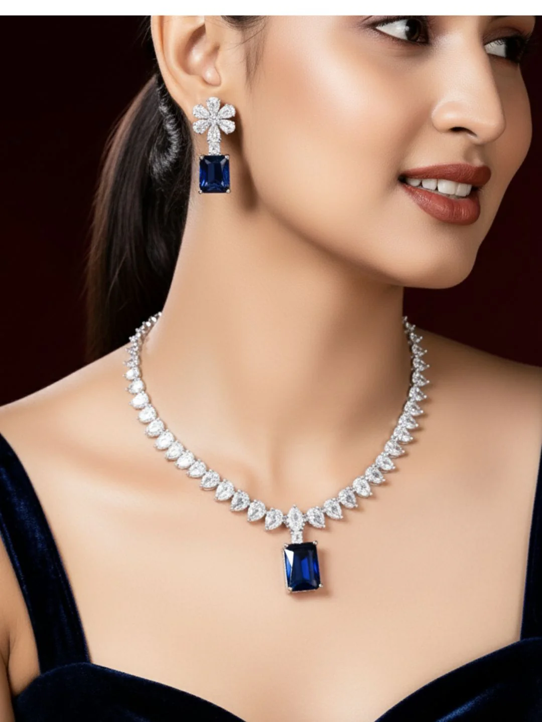 Antaara Diamond Necklace with Earings - Image 3