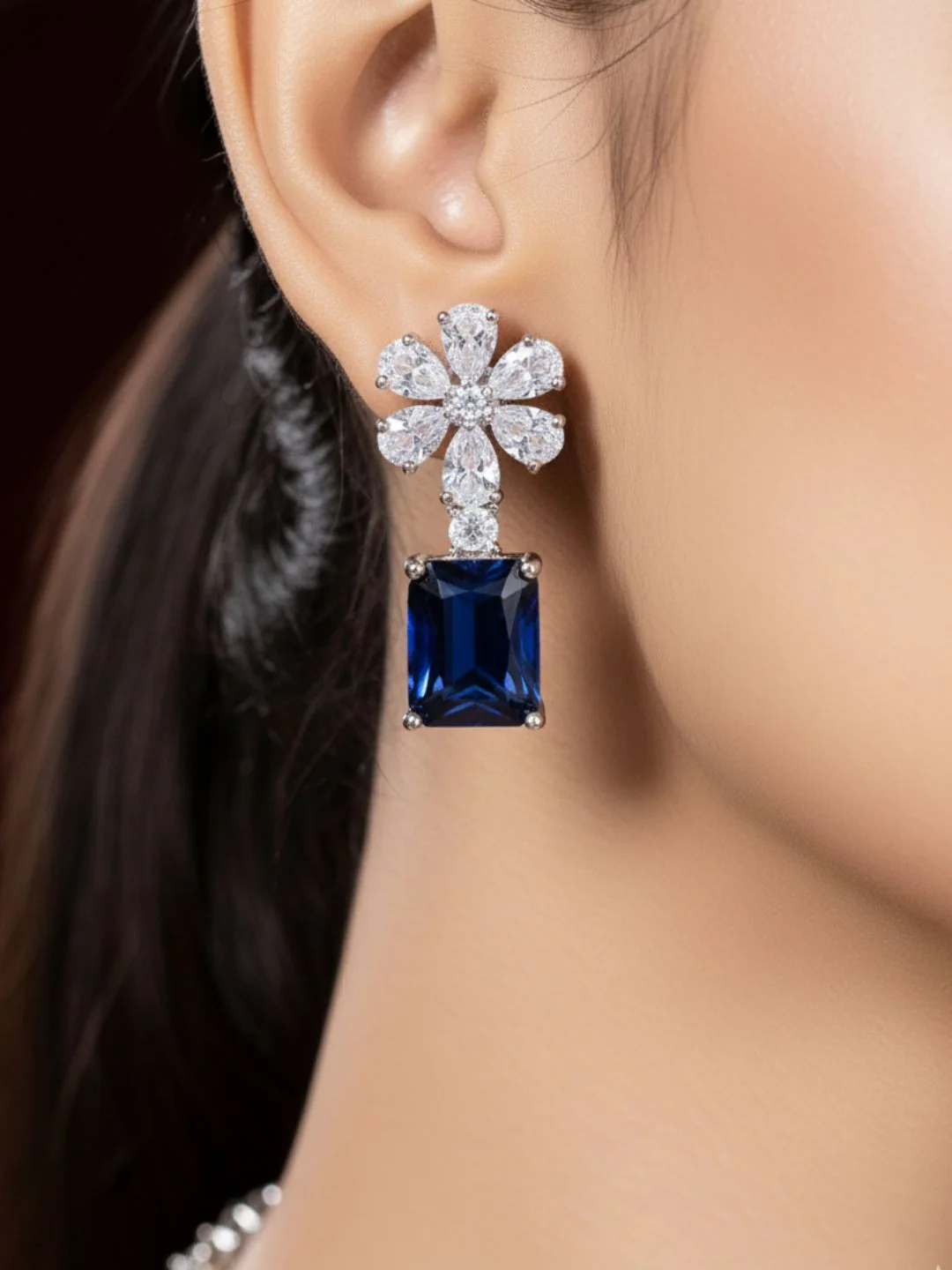 Antaara Diamond Necklace with Earings - Image 4
