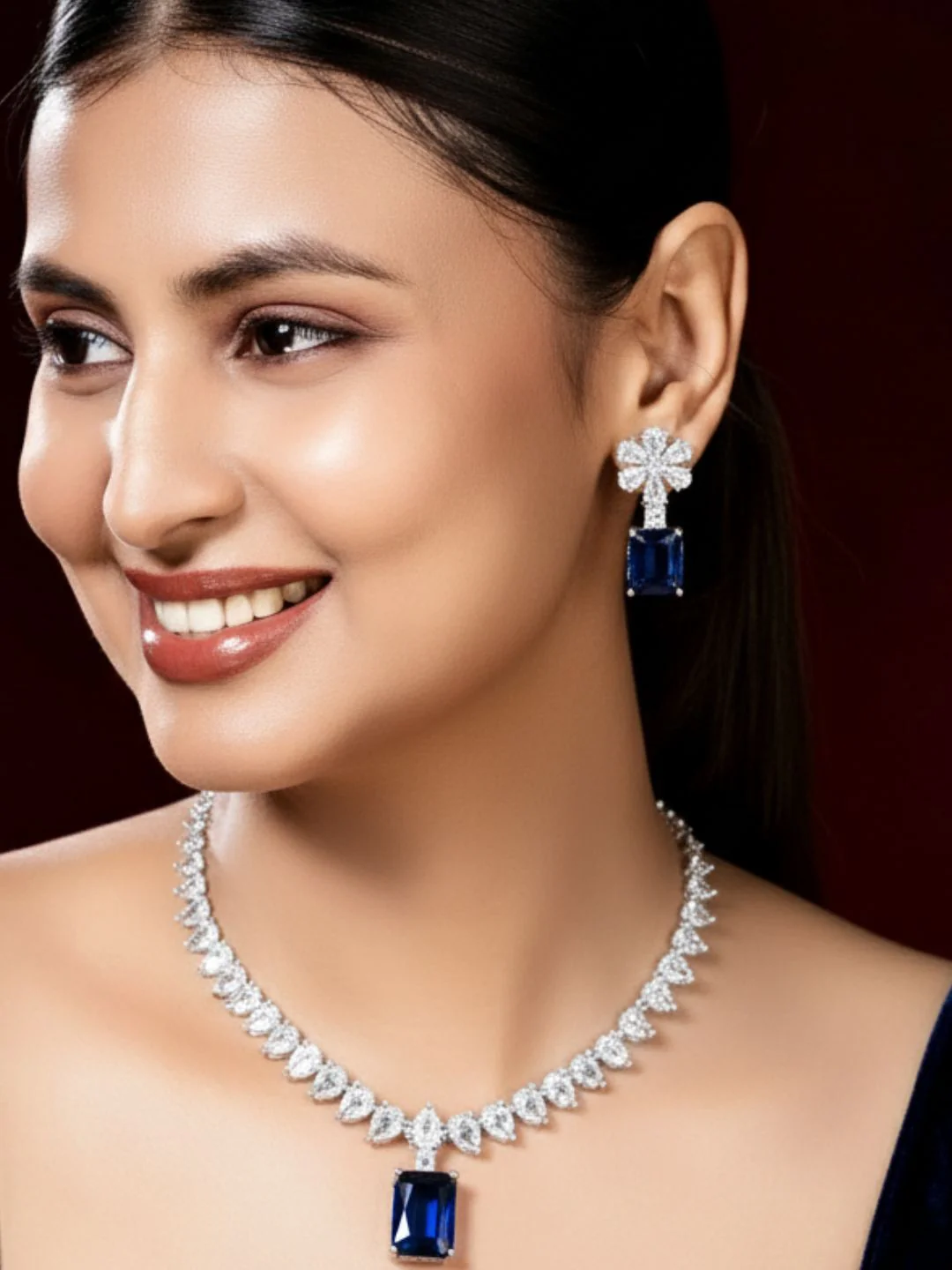 Antaara Diamond Necklace with Earings - Image 5