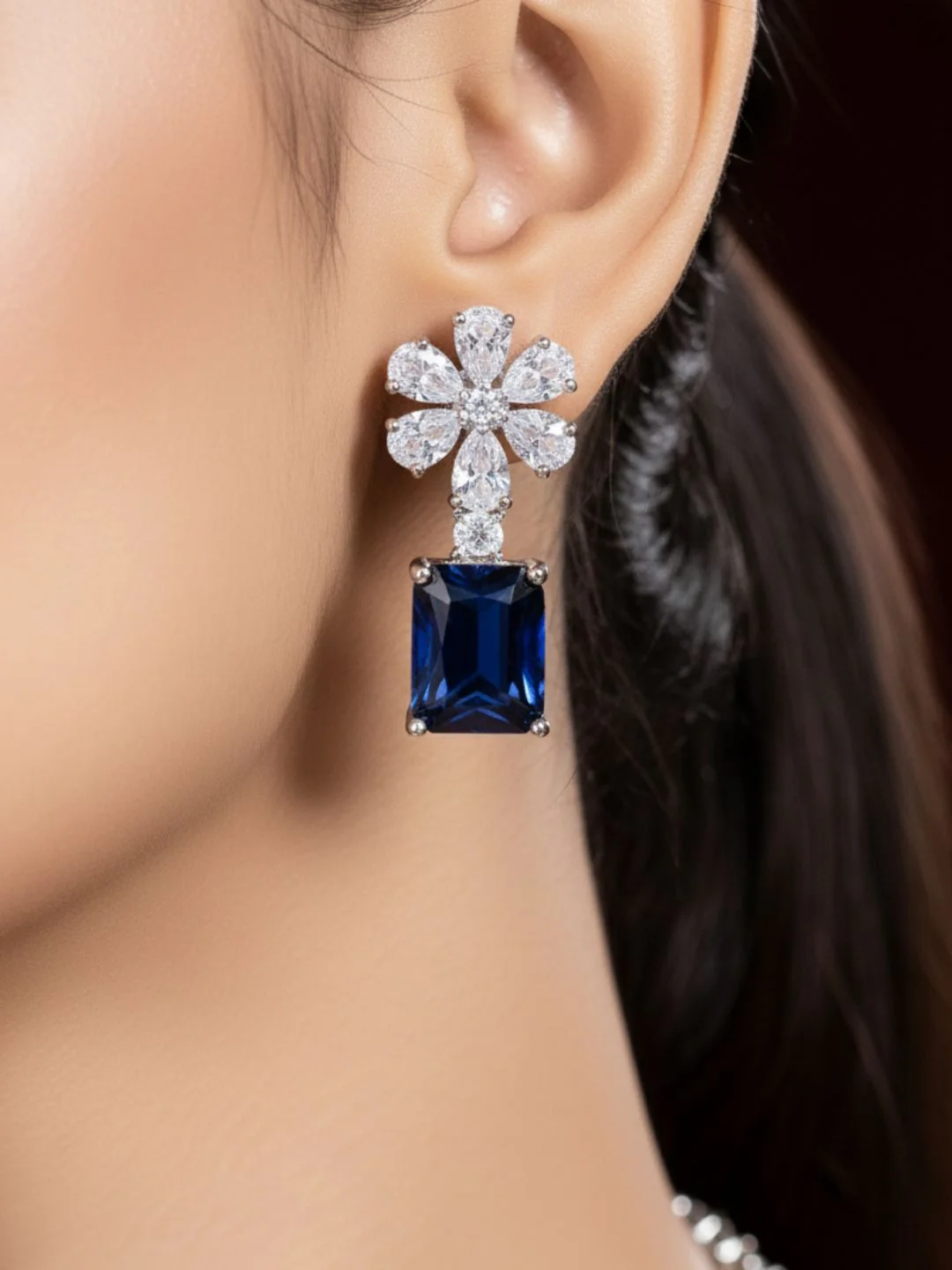 Antaara Diamond Necklace with Earings - Image 6