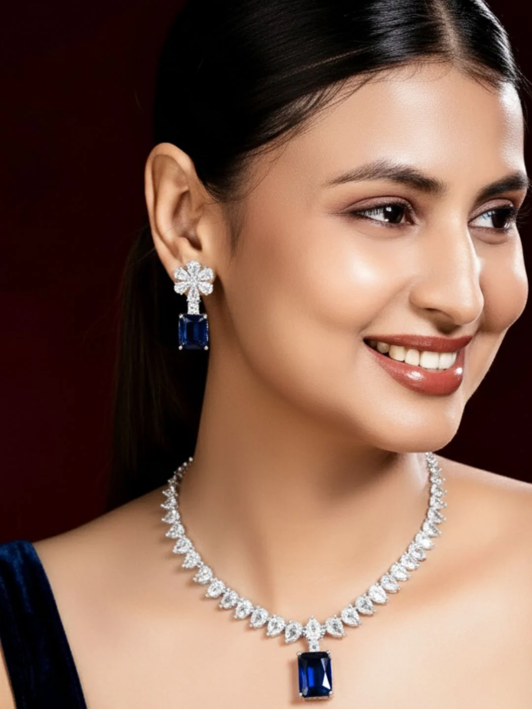Antaara Diamond Necklace with Earings - Image 7