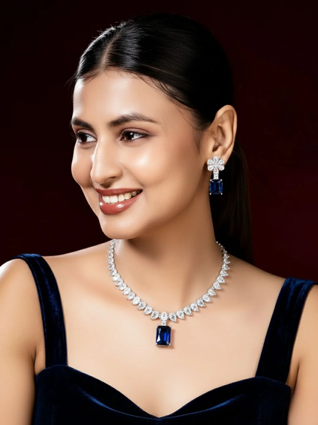 Antaara Diamond Necklace with Earings - Image 8