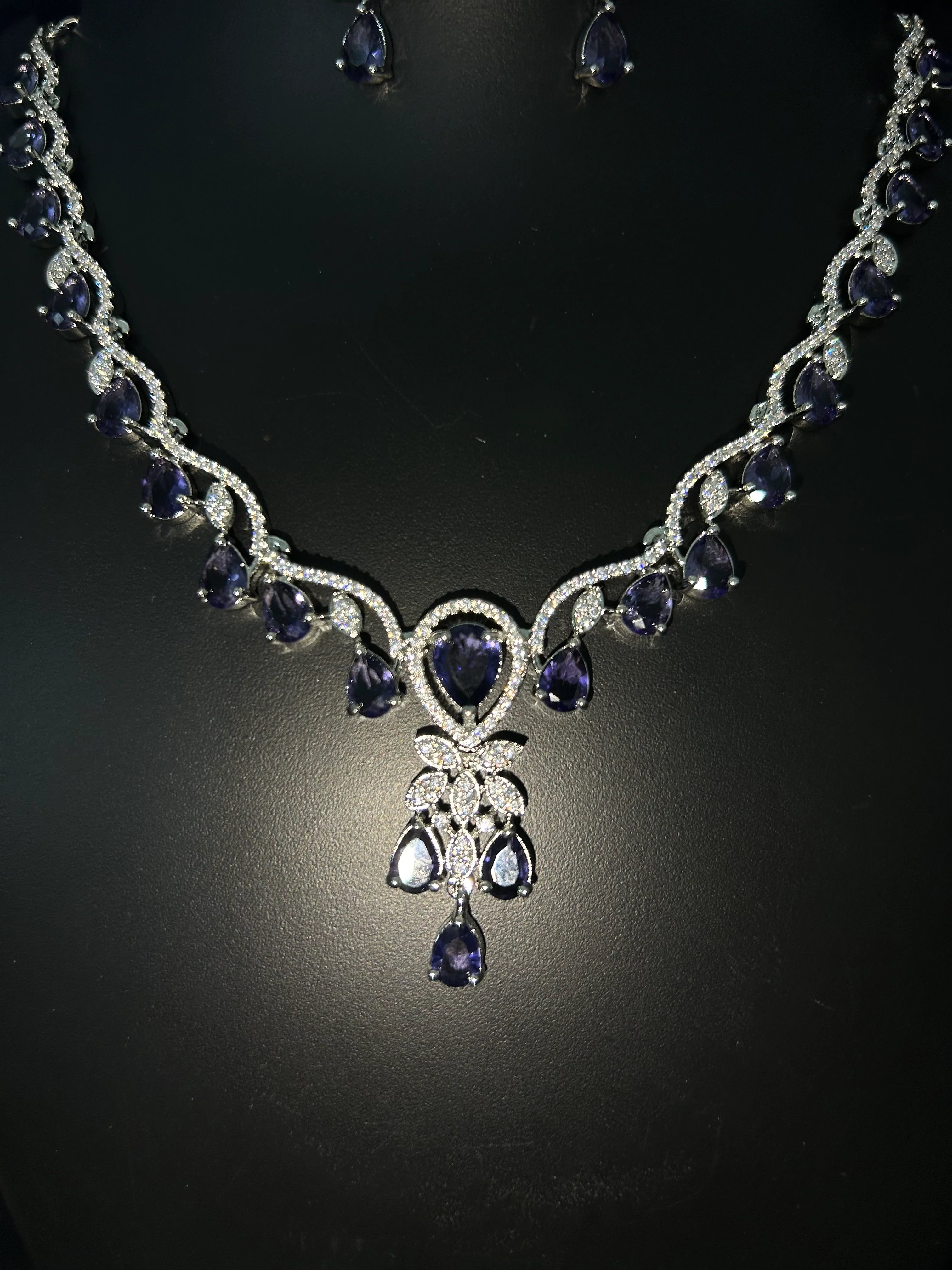 Antaara Diamond Necklace with Earings - Image 11