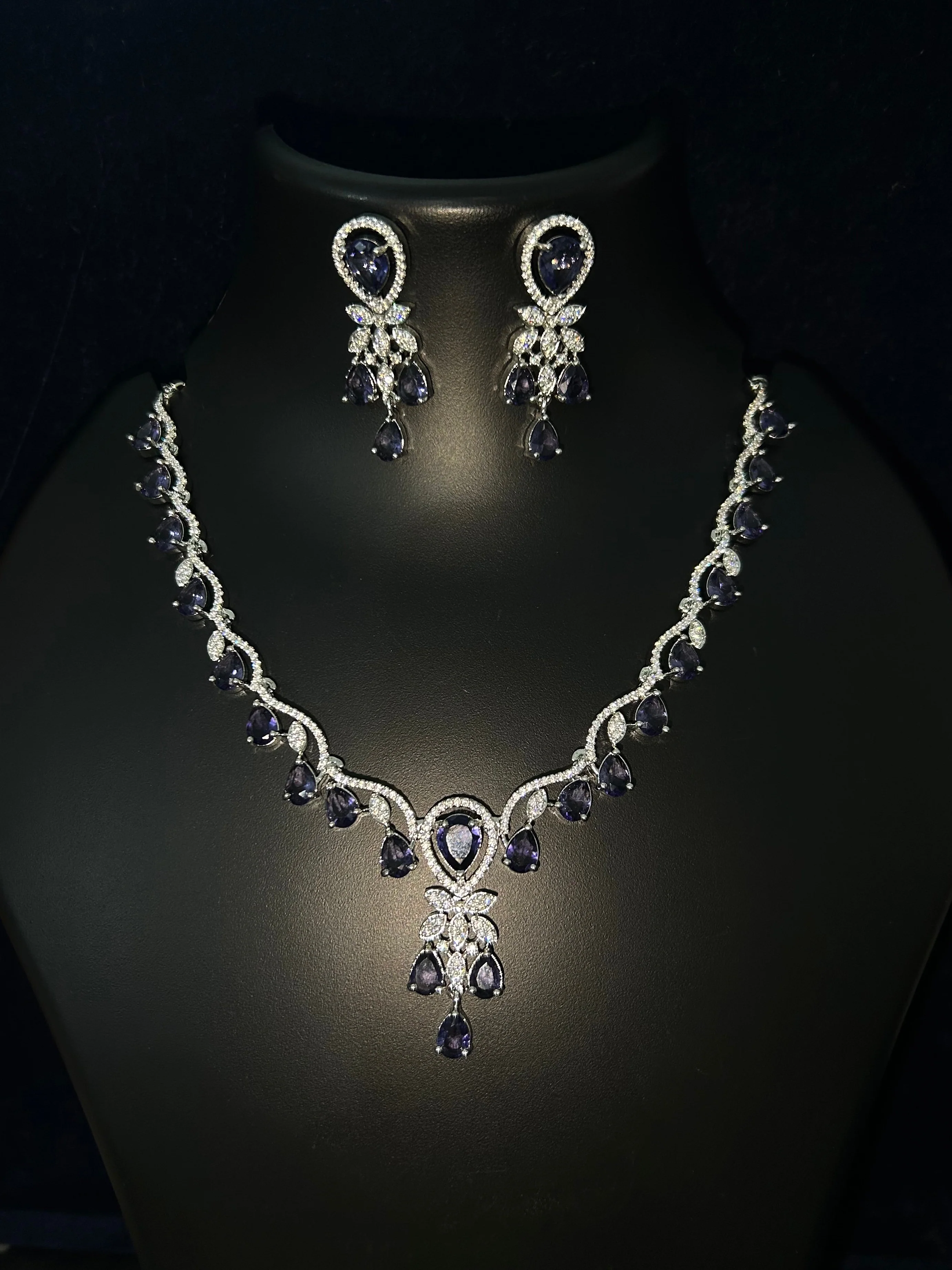 Antaara Diamond Necklace with Earings - Image 9