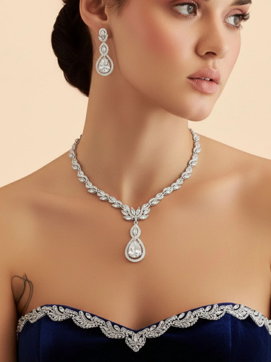 Antaara Diamond Necklace with Earings - Image 6