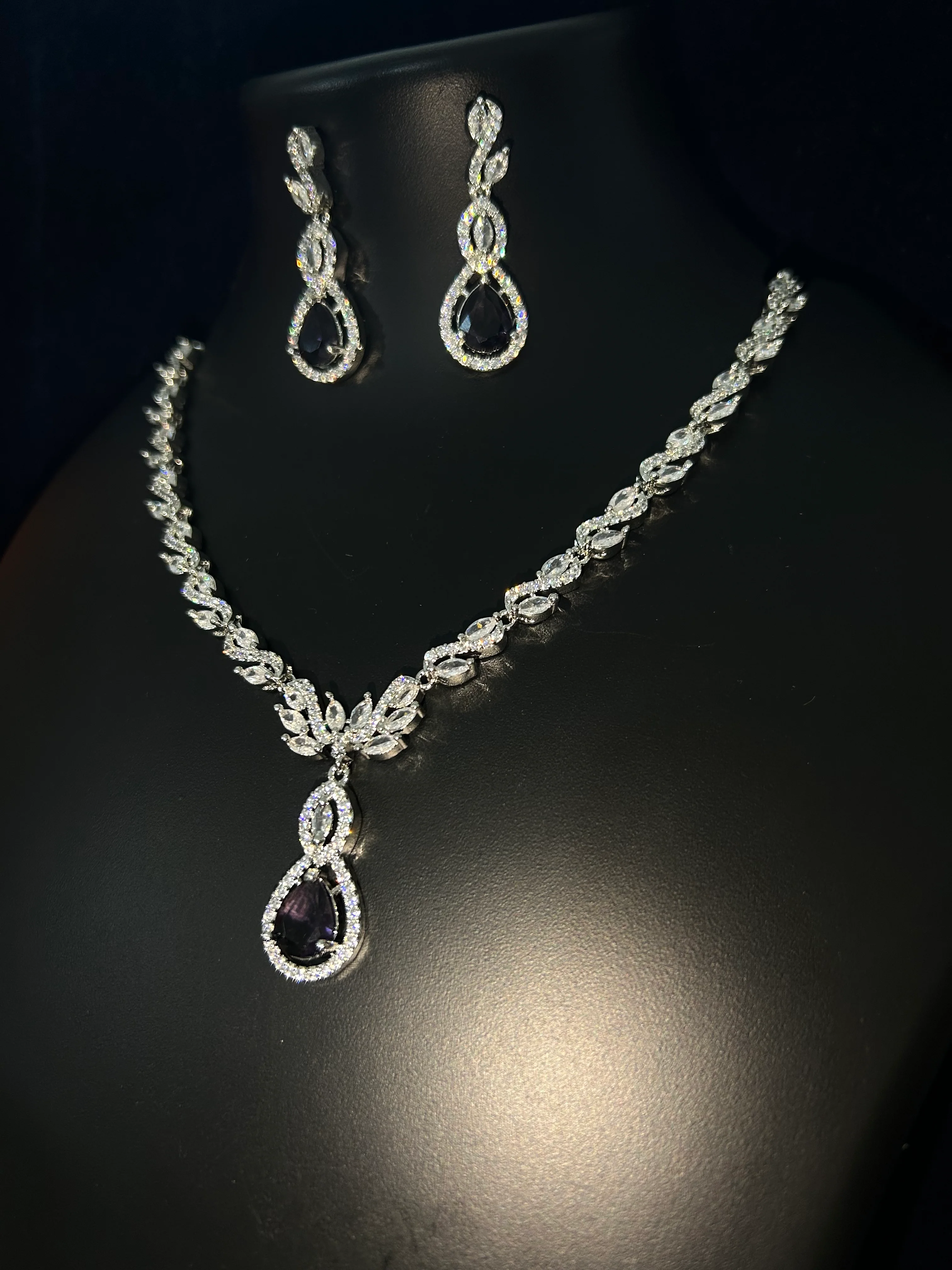 Antaara Diamond Necklace with Earings - Image 11