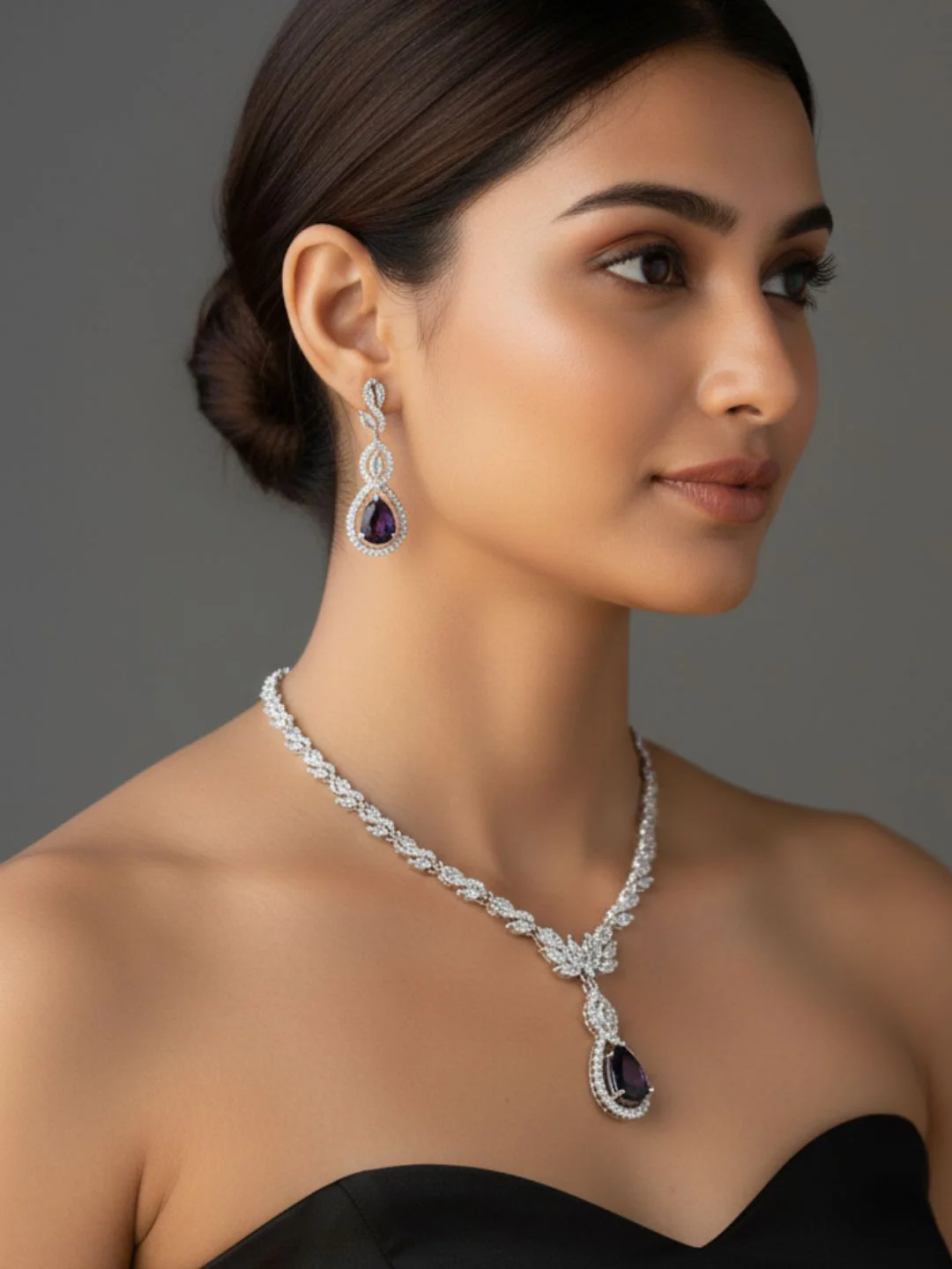 Antaara Diamond Necklace with Earings - Image 2