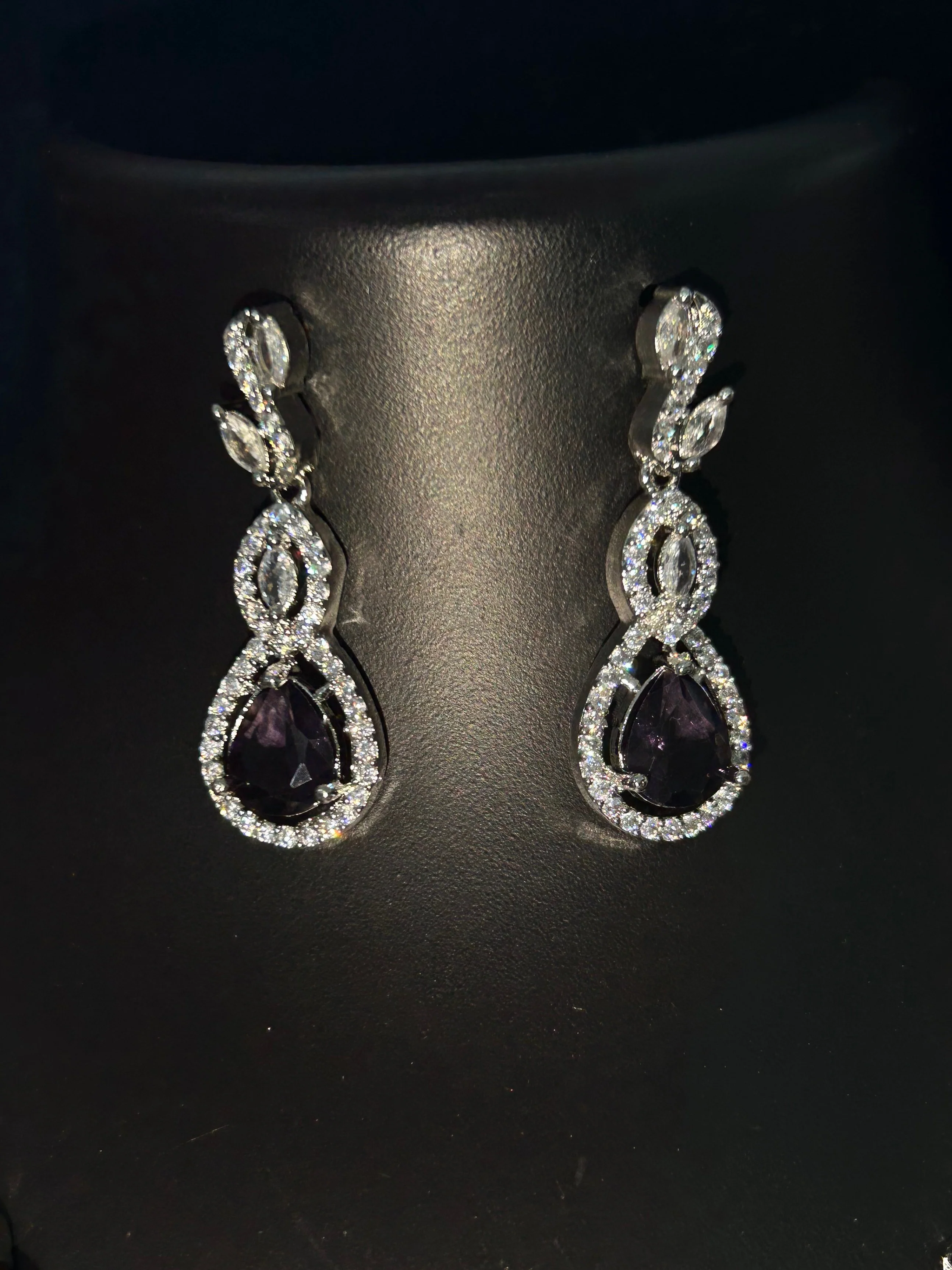Antaara Diamond Necklace with Earings - Image 9