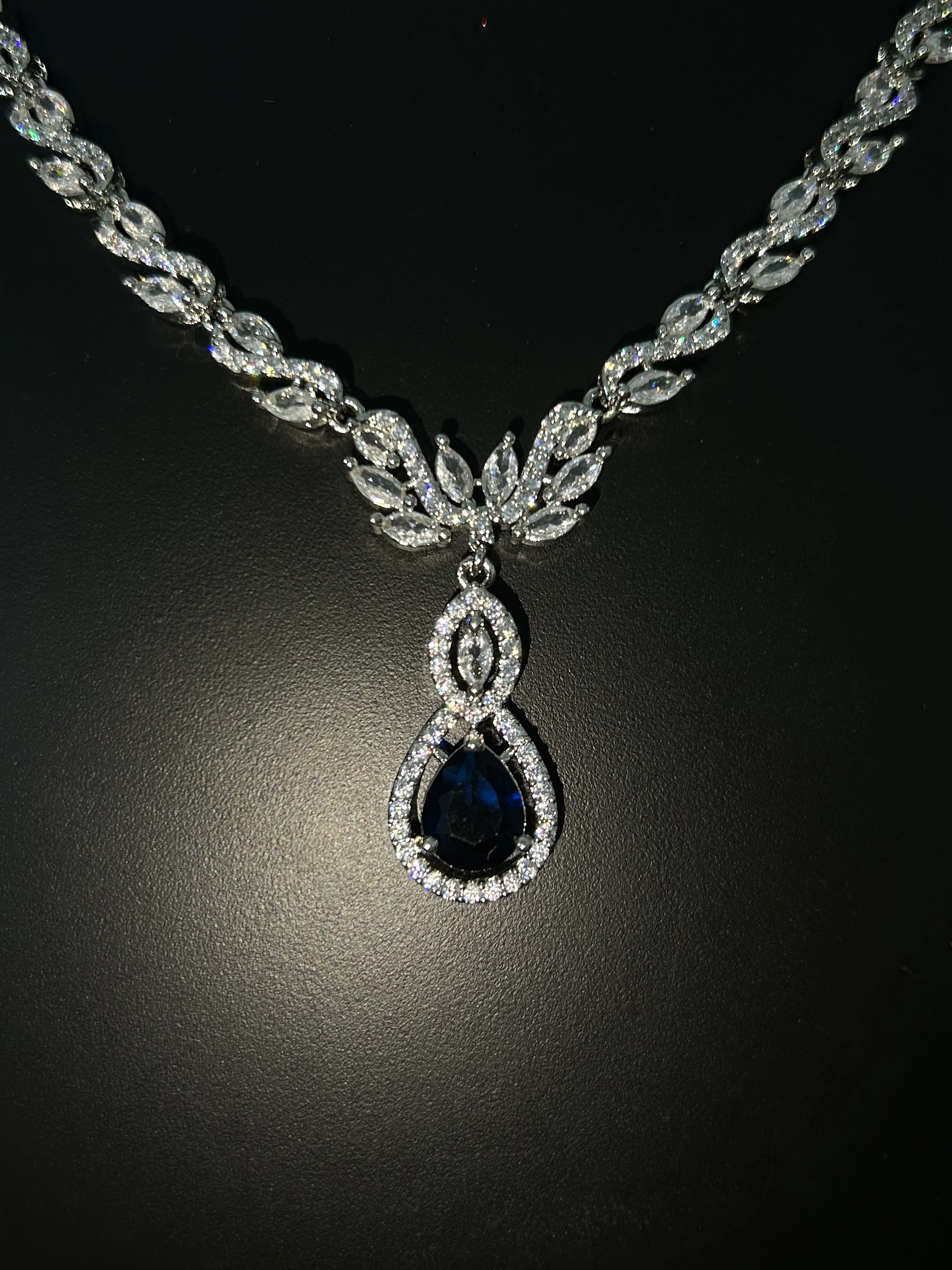 Antaara Diamond Necklace with Earings - Image 11