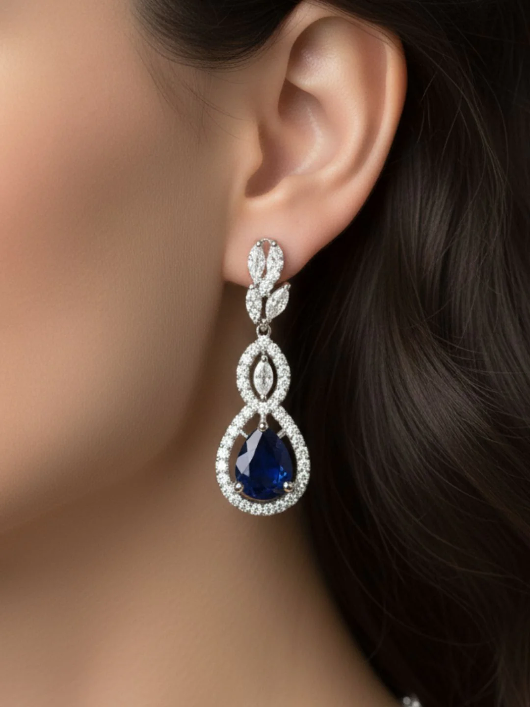 Antaara Diamond Necklace with Earings - Image 4