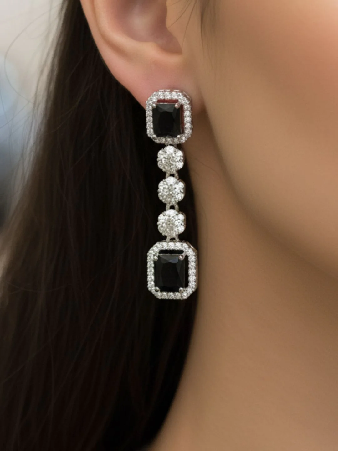 Antaara Diamond Necklace with Earings - Image 4