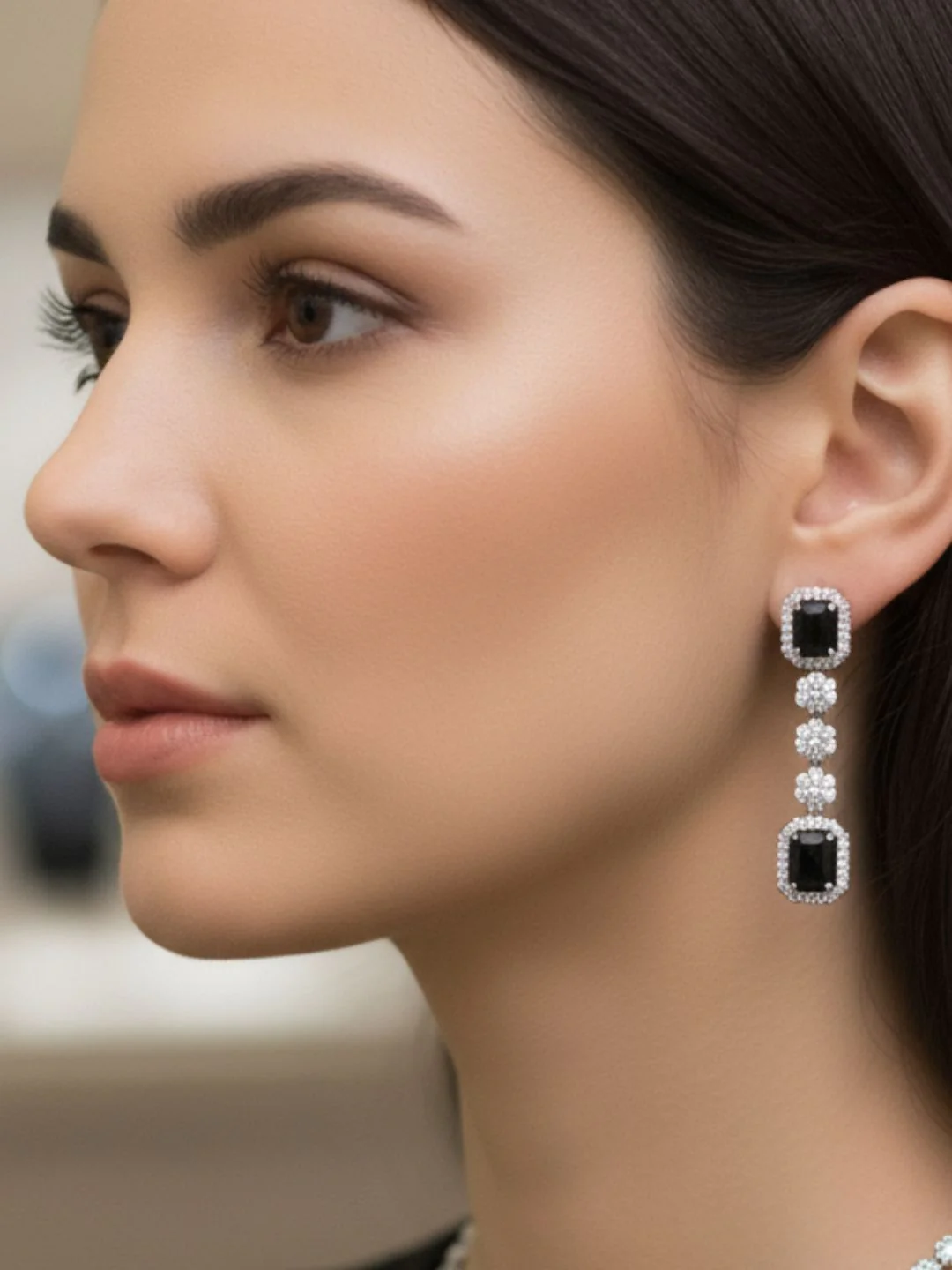 Antaara Diamond Necklace with Earings - Image 5