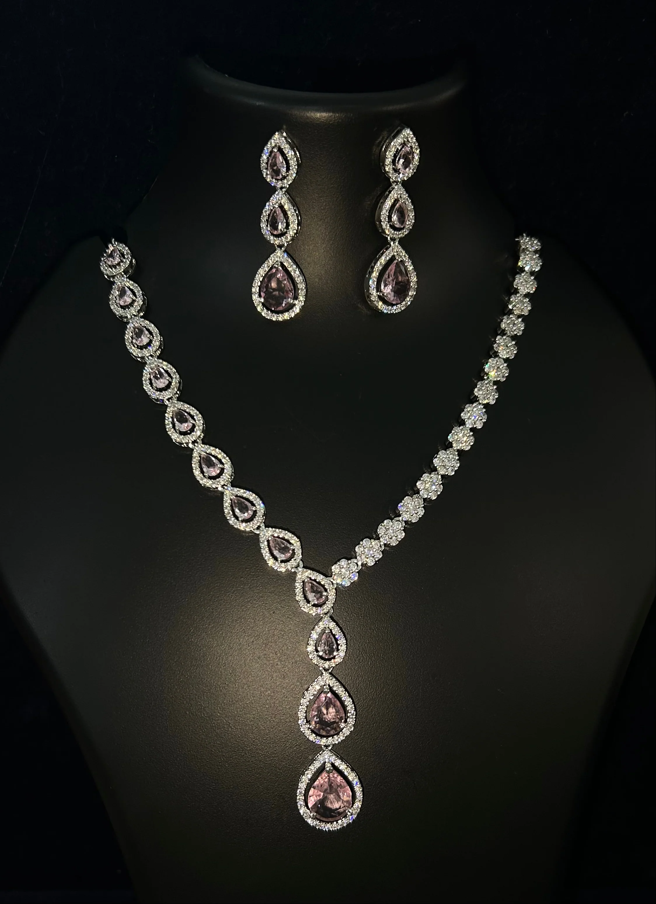 Antaara Diamond Necklace with Earings - Image 6