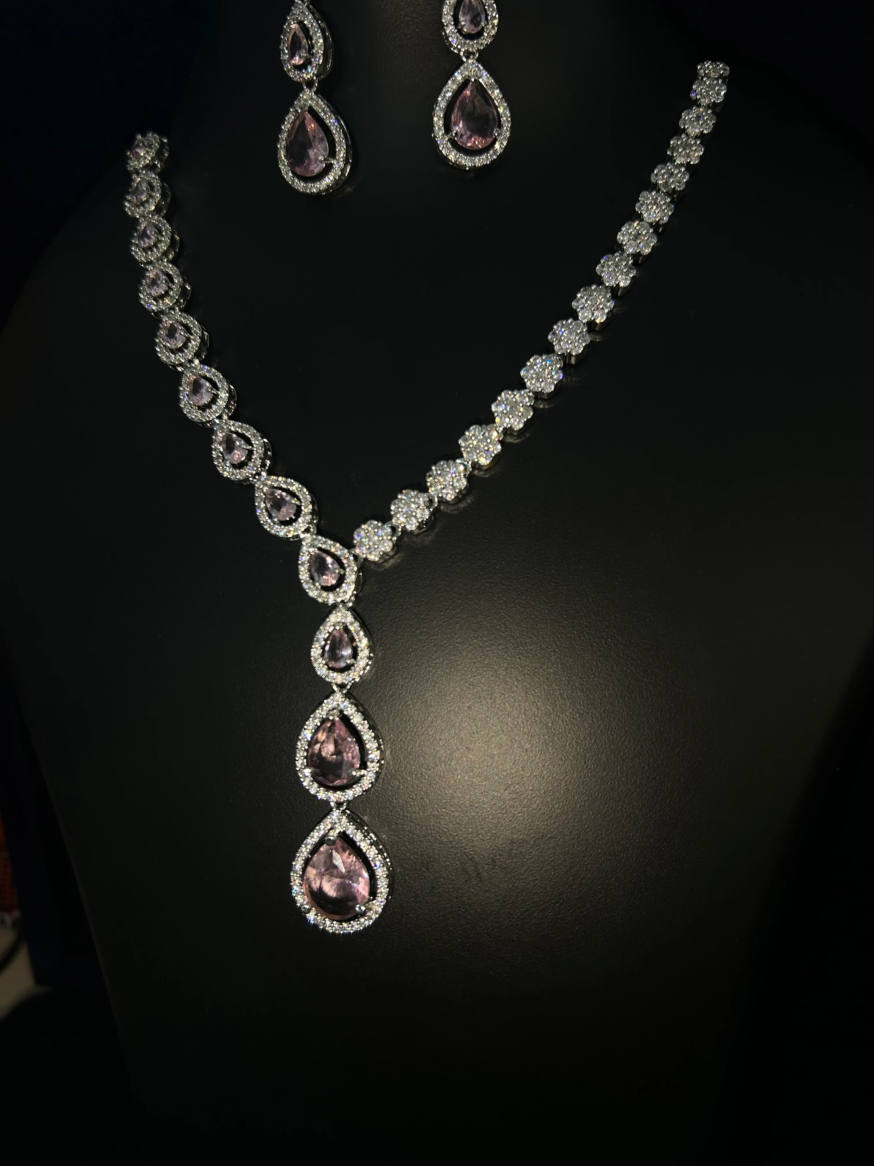 Antaara Diamond Necklace with Earings - Image 8