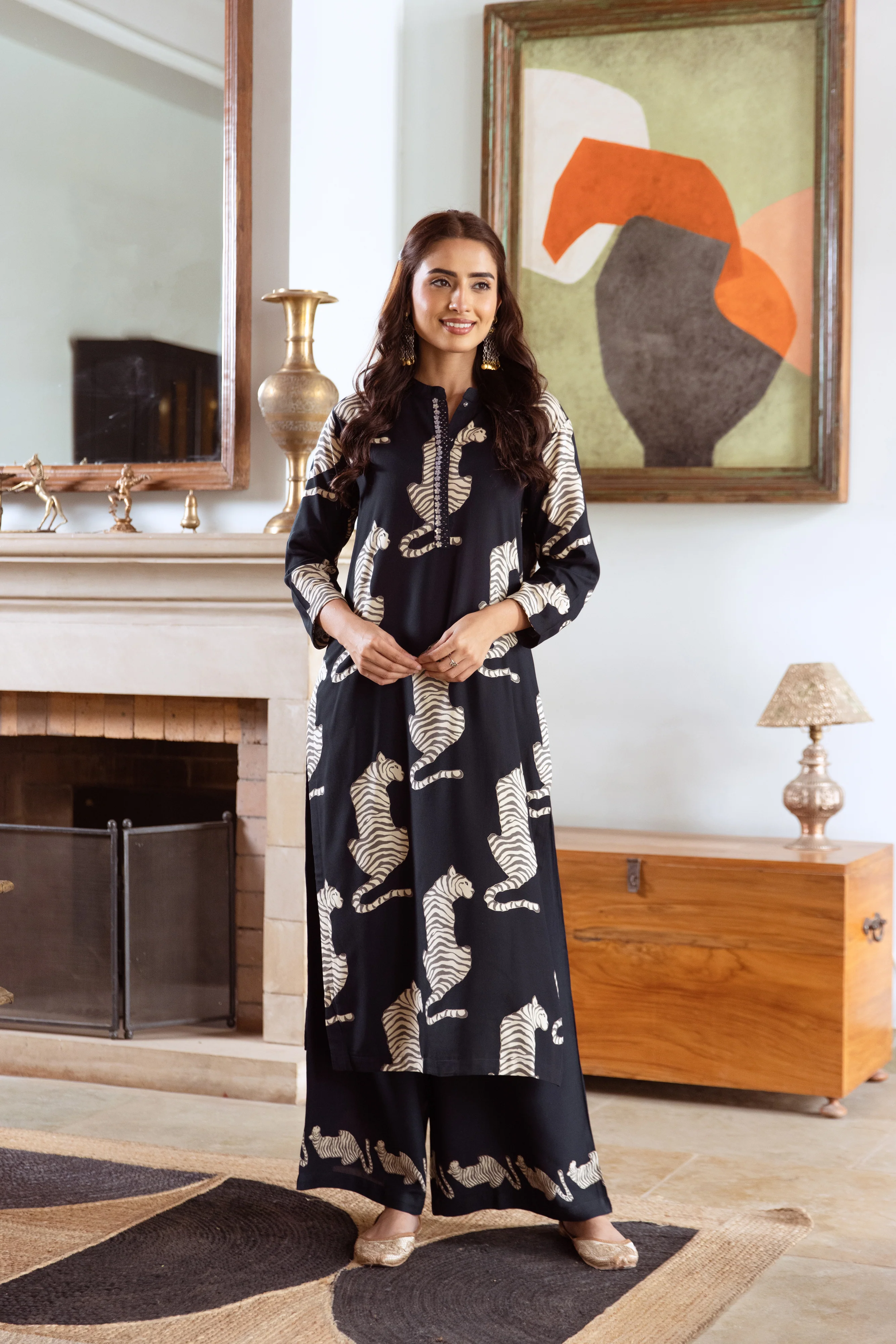 Aruna Onyx Tiger Kurta Pant Set - Image 4