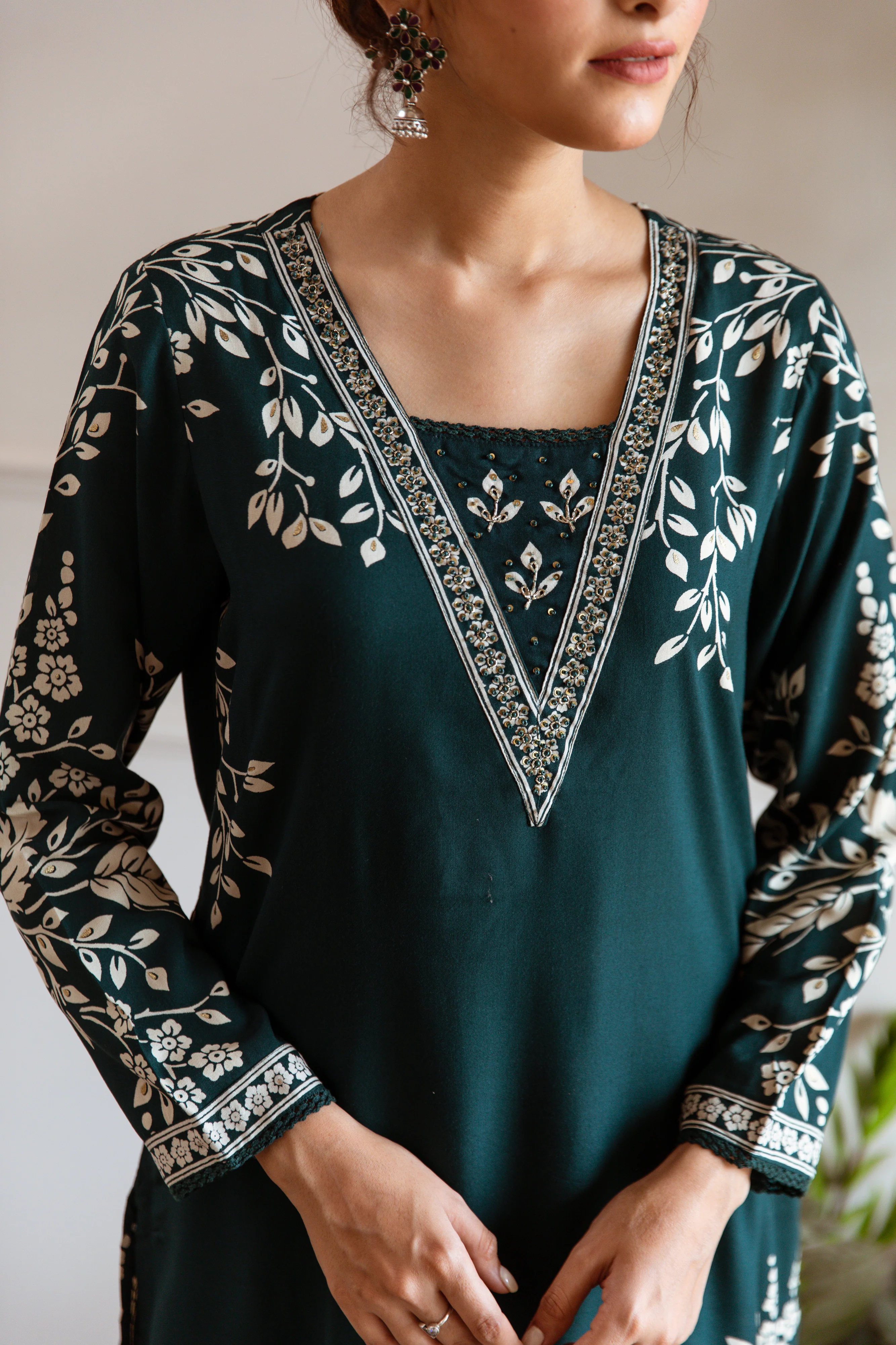 Aruna Shamrock Kurta Pant Set - Image 4