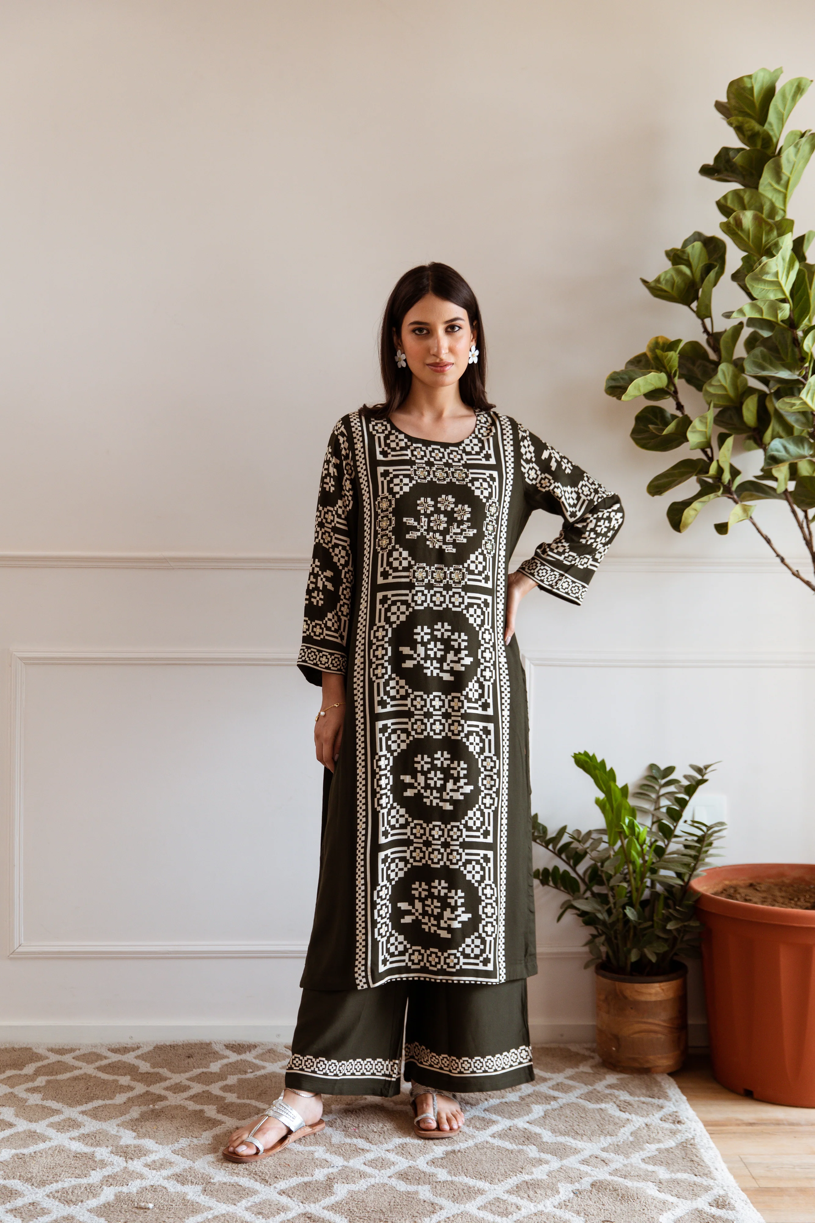 Shimoni Forest Printed Kurta Pant Set - Image 3