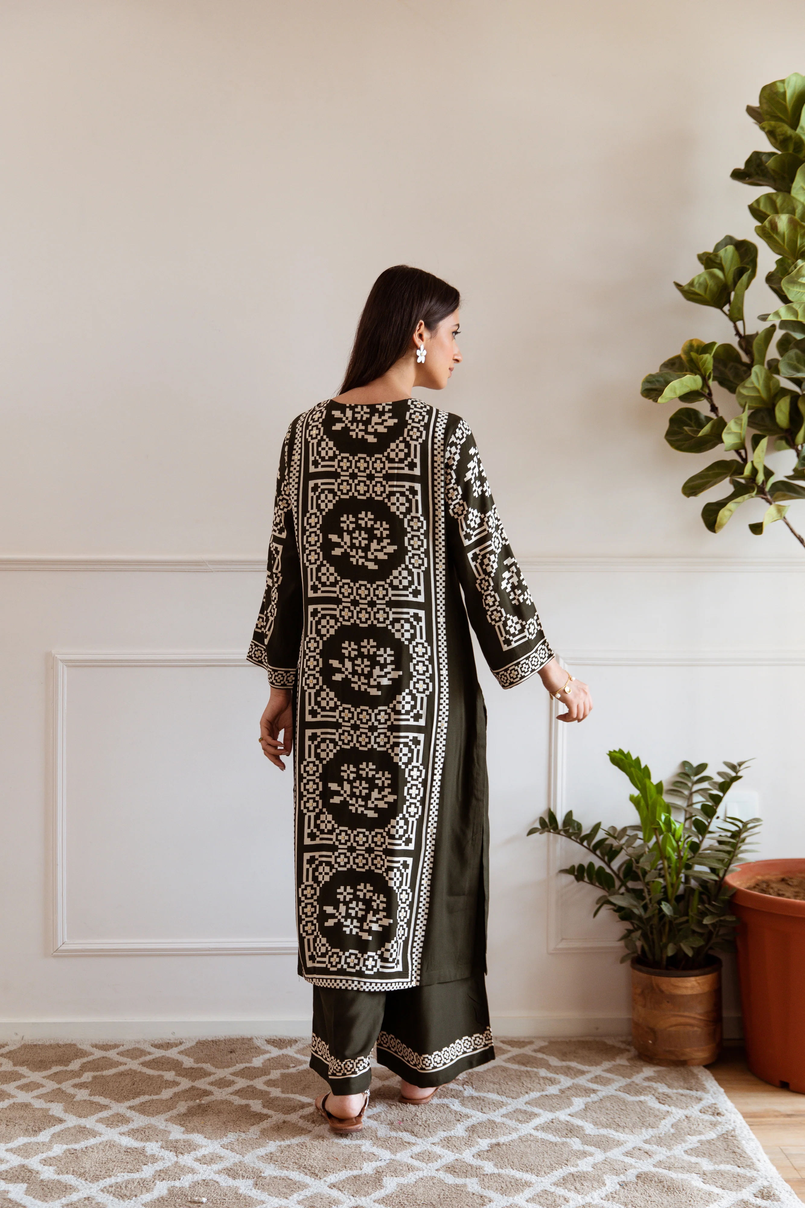 Shimoni Forest Printed Kurta Pant Set - Image 4