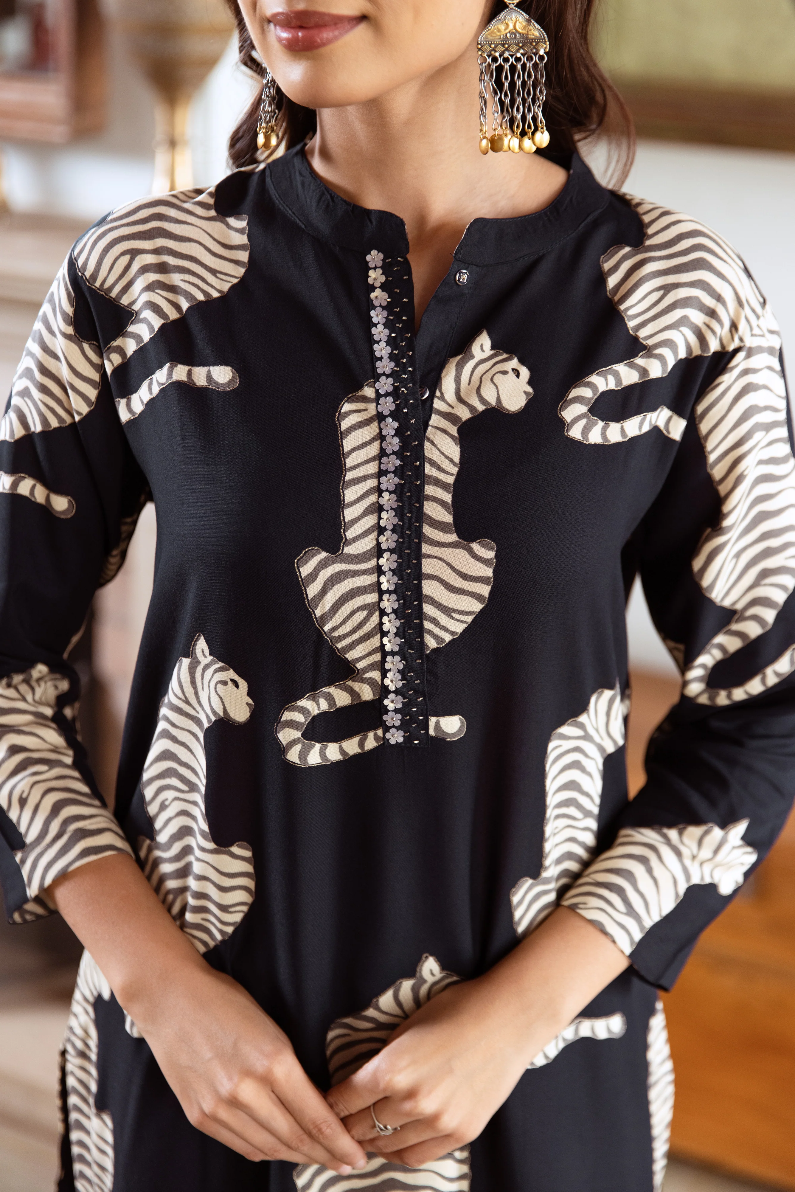 Aruna Midnight Tiger Kurta Pant Set - Image 2