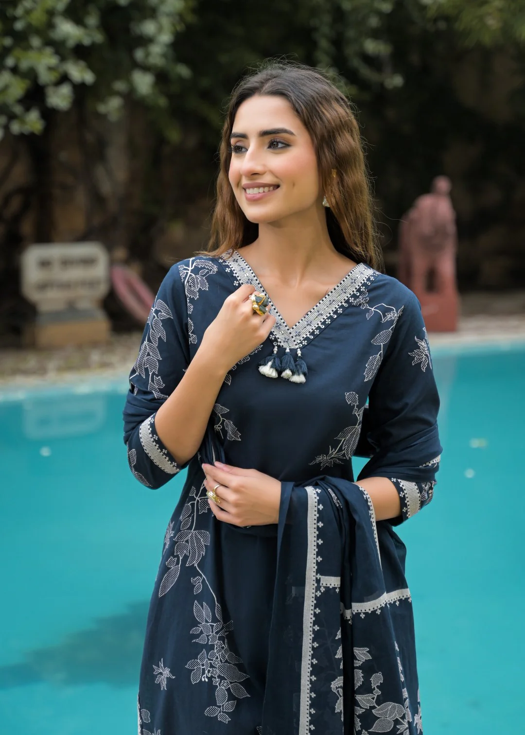 Vastu azure embroidery suit set - Image 2