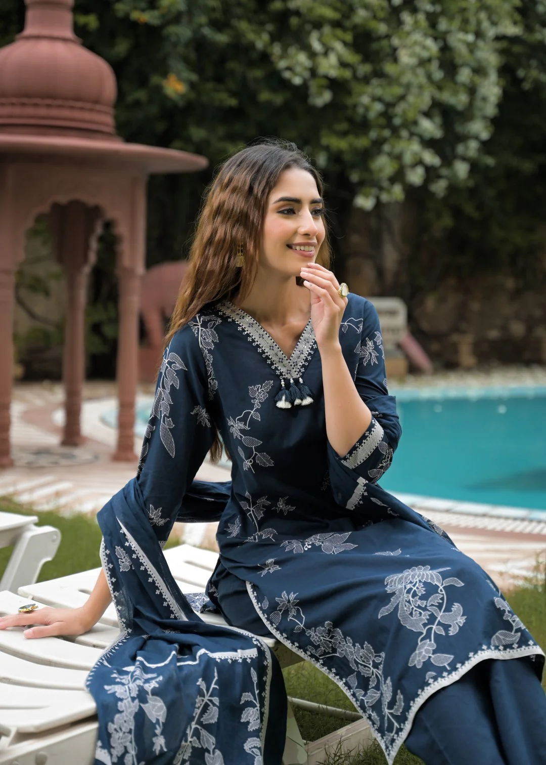 Vastu azure embroidery suit set - Image 4