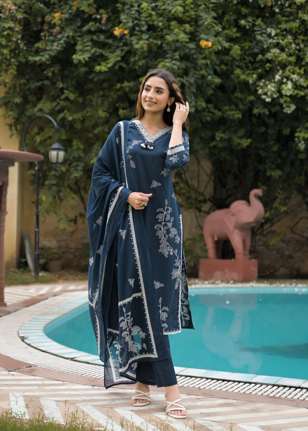 Vastu azure embroidery suit set - Image 6