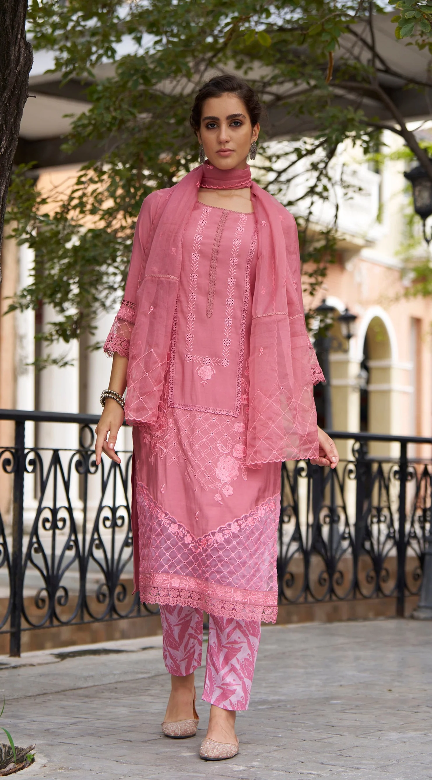 Shonak Pink Embroidery Suit Set - Image 3