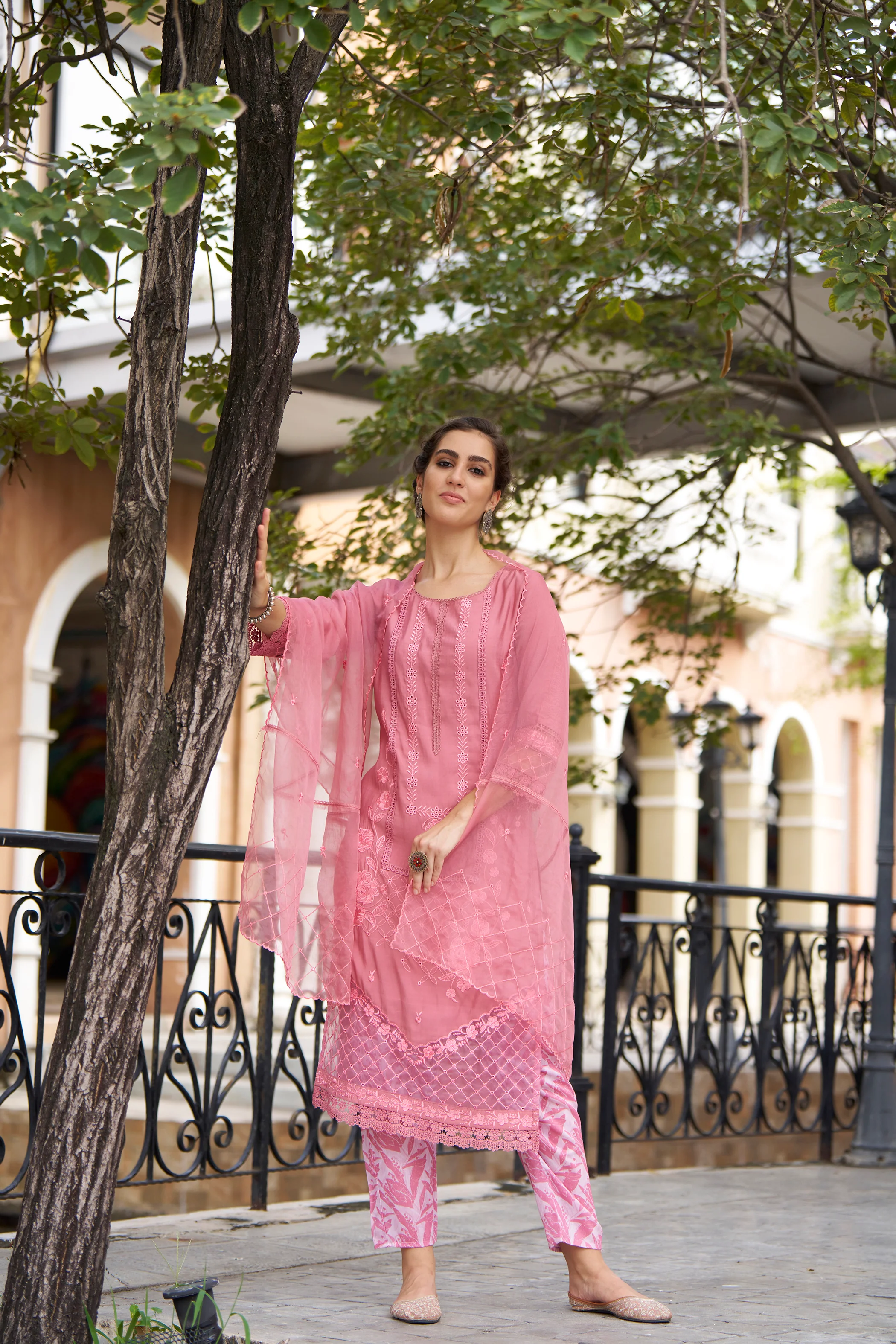Shonak Pink Embroidery Suit Set - Image 5