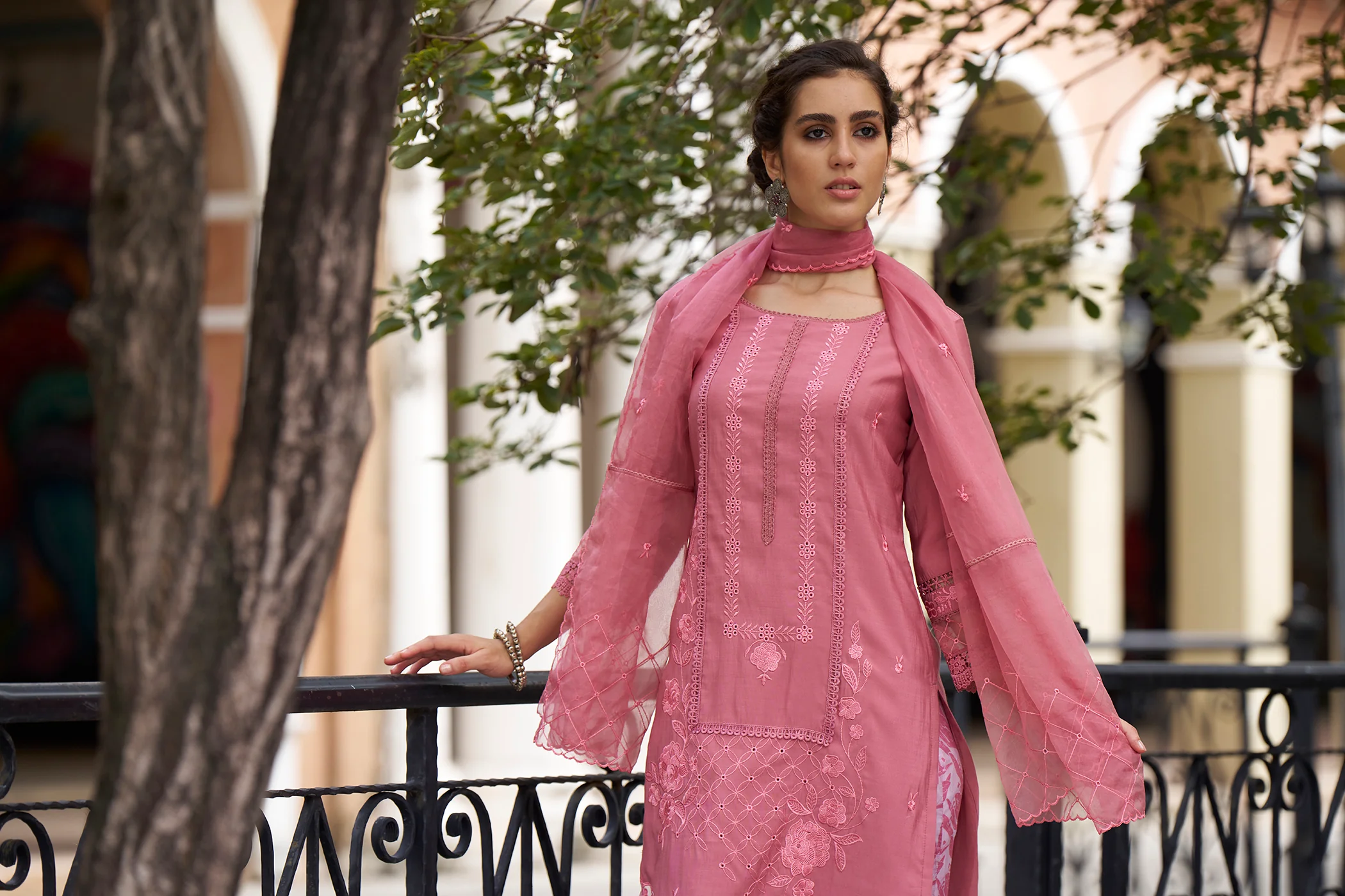 Shonak Pink Embroidery Suit Set - Image 8