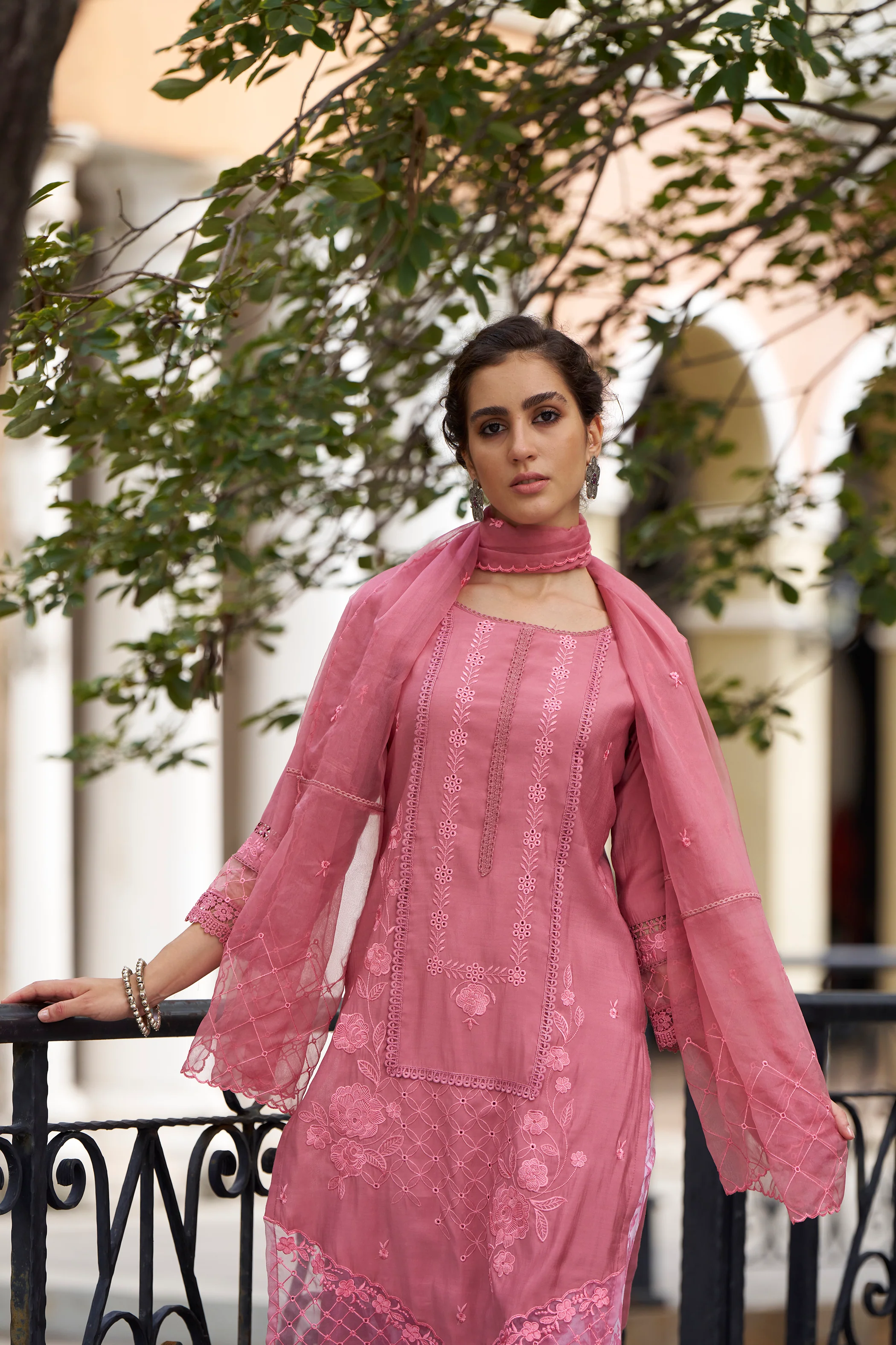 Shonak Pink Embroidery Suit Set - Image 9
