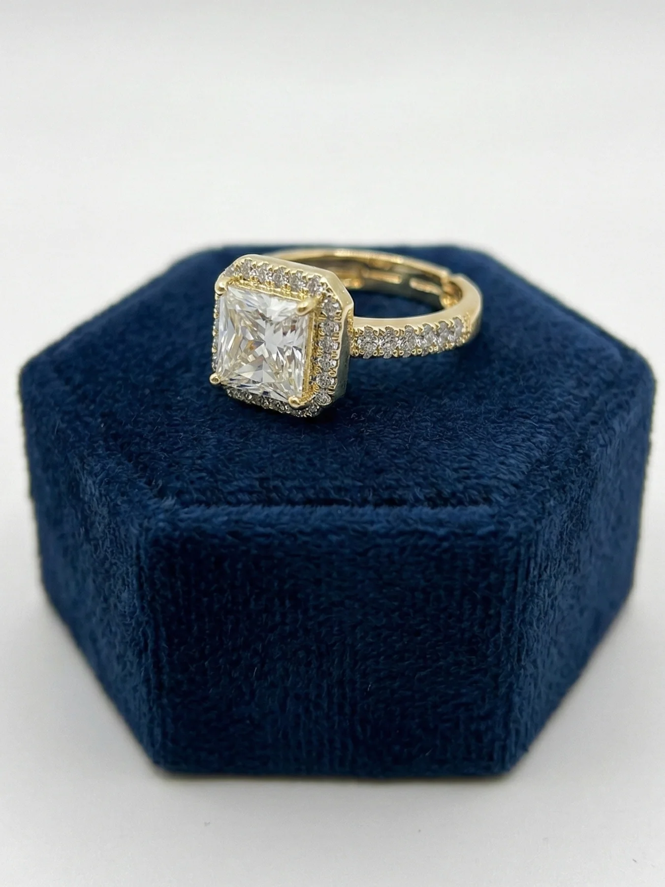 Rivaaz Royale Diamond Ring - Image 2