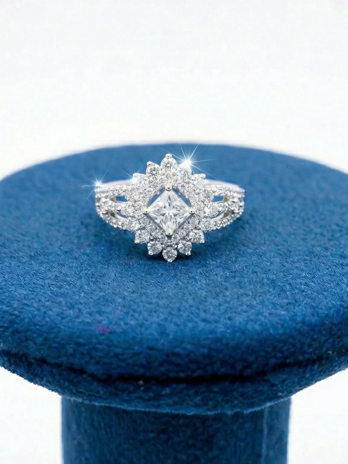 Rivaaz Royale Diamond Ring - Image 2