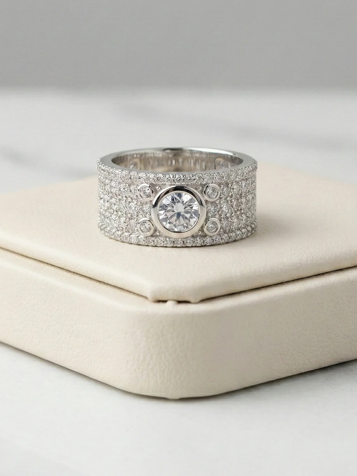 Rivaaz Royale Diamond Ring - Image 4