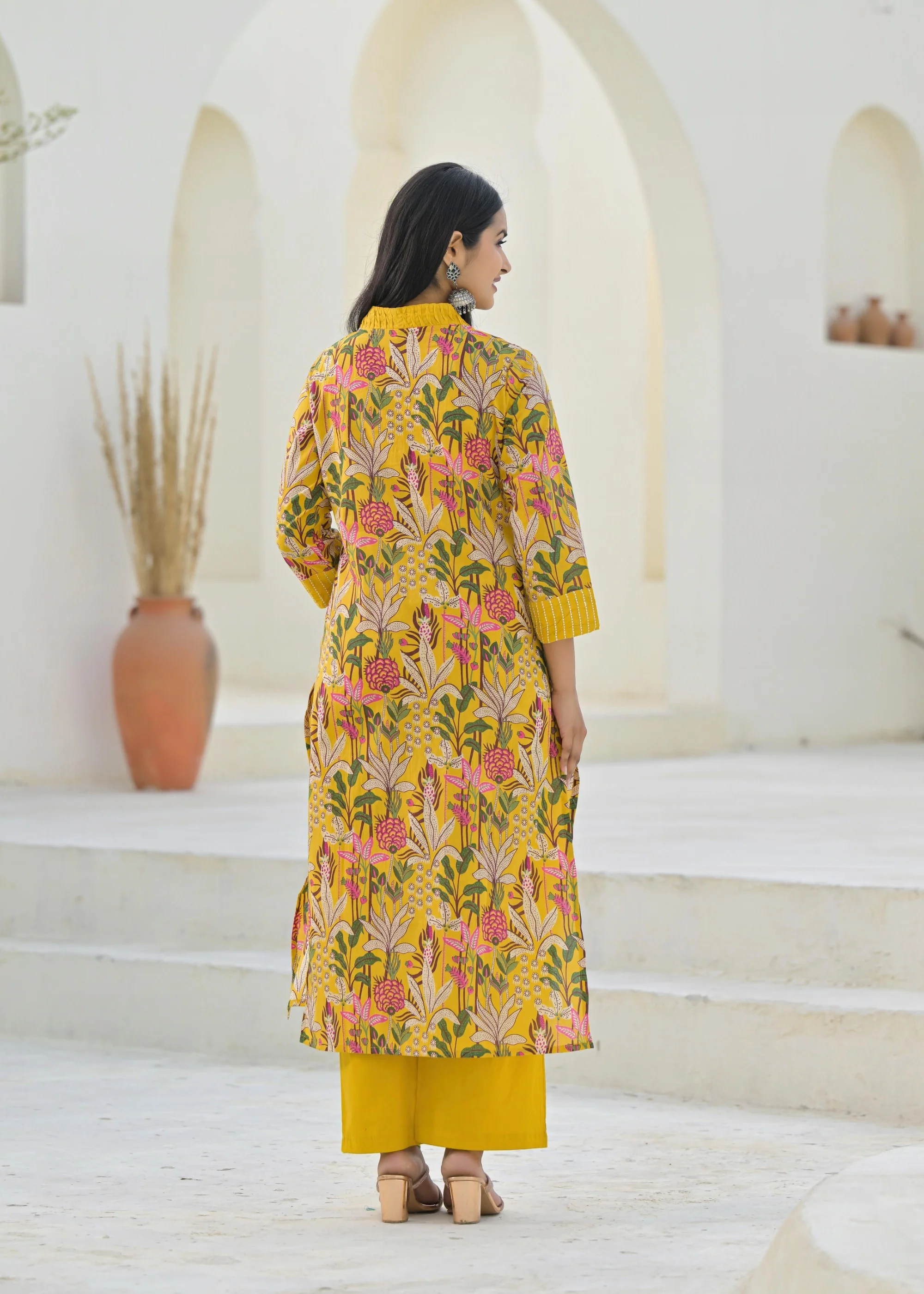 Sakshi Amby Printed Kurta Pant Set - Image 3
