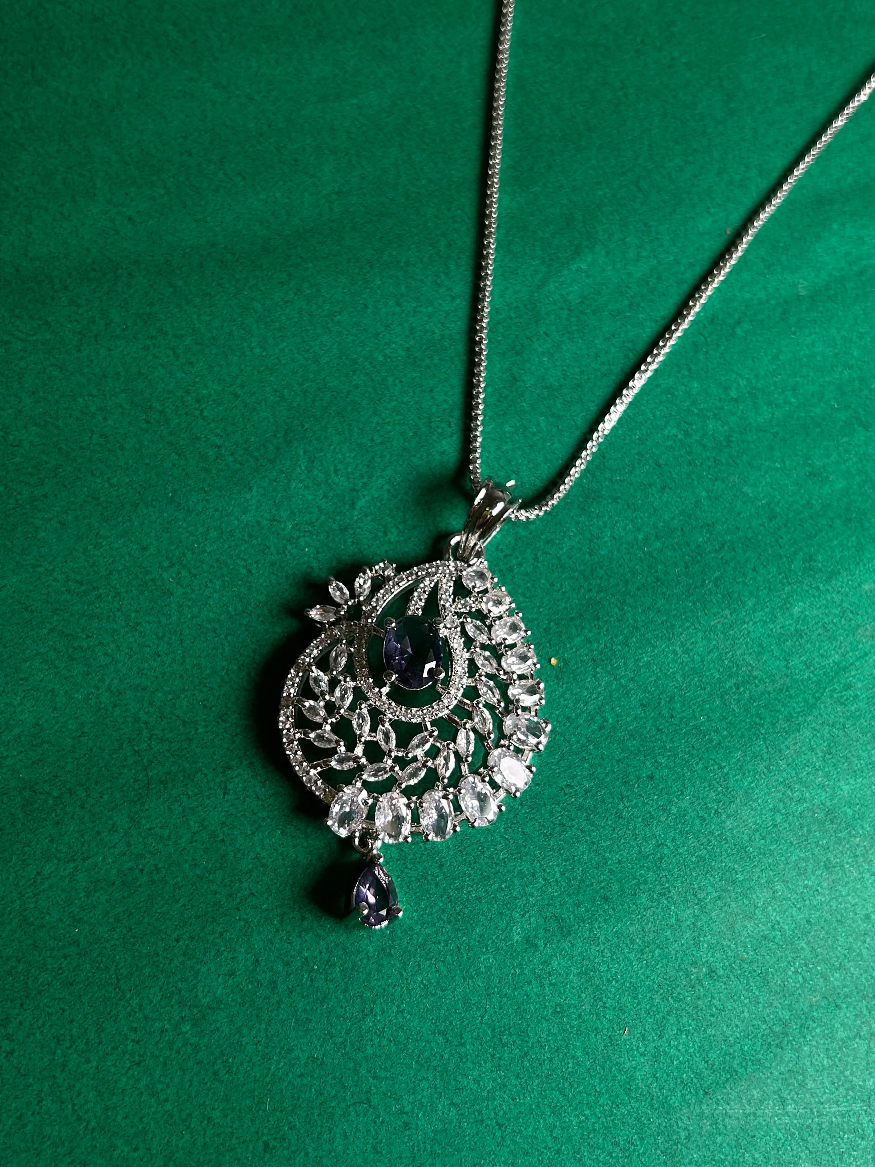 Savana Diamond Earing & Pendant Set - Image 10