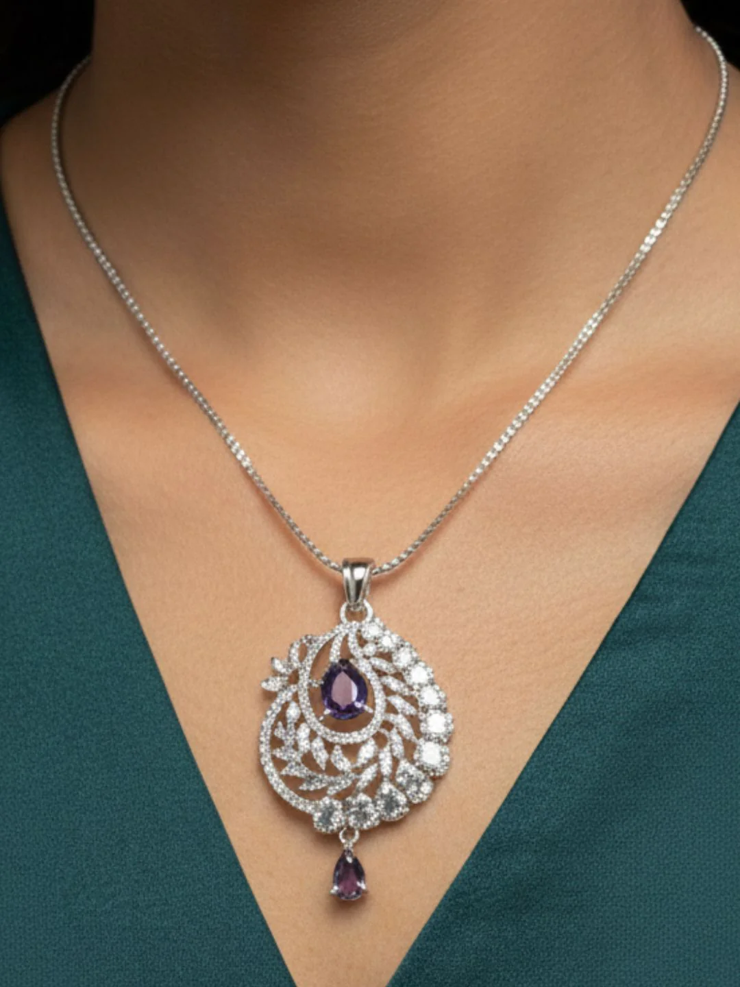 Savana Diamond Earing & Pendant Set - Image 3