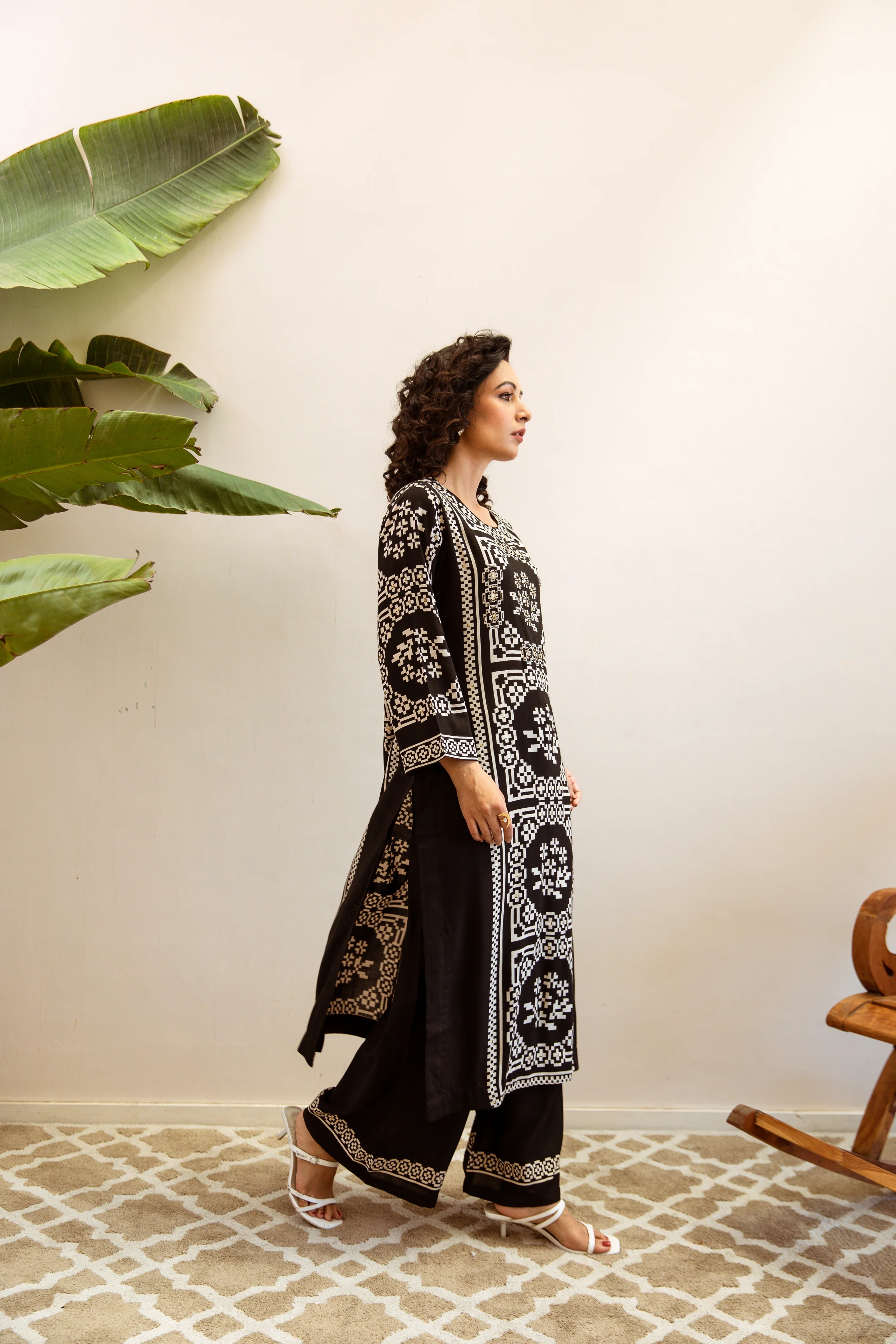 Shimoni Jade Printed Kurta Pant Set - Image 3