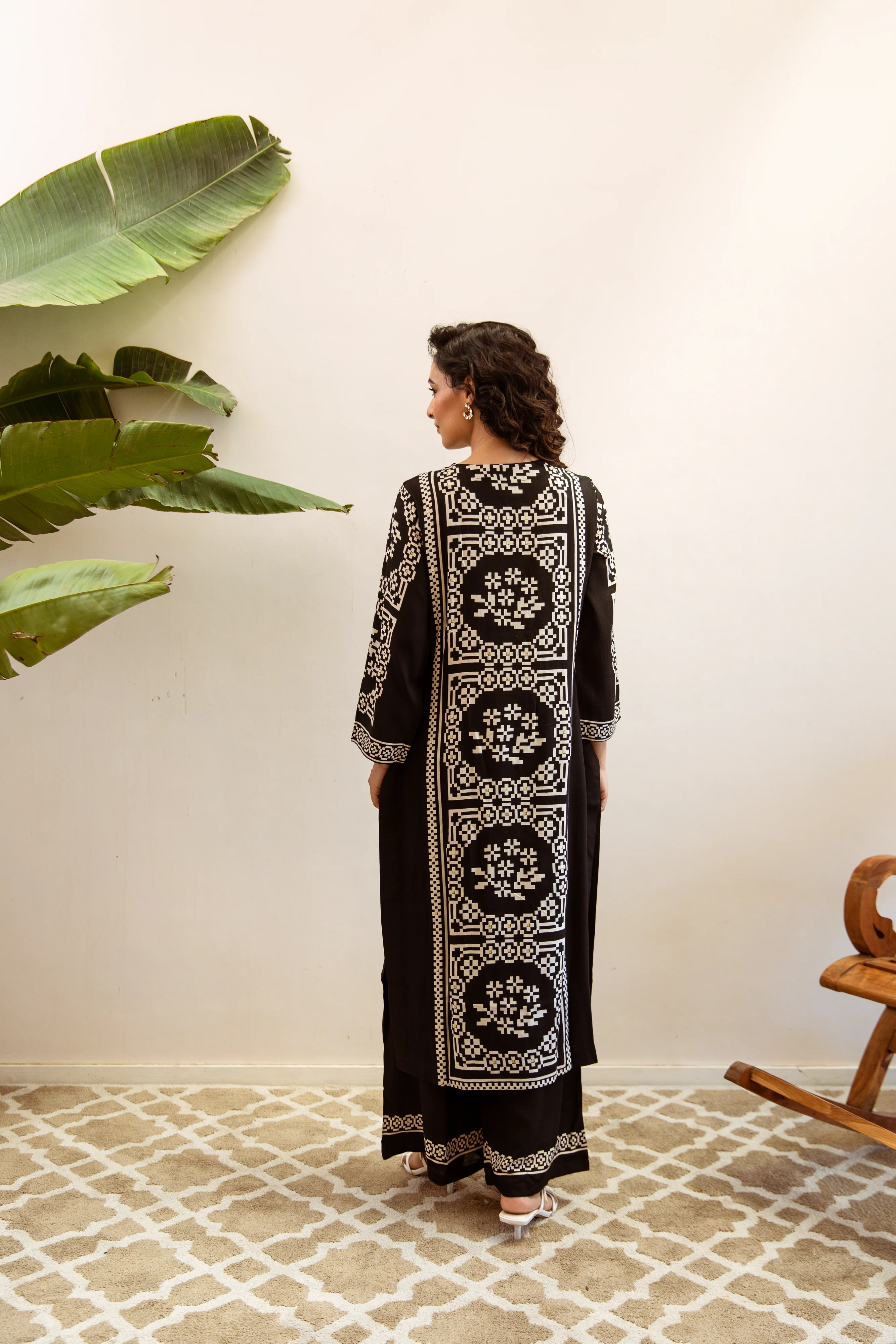 Shimoni Jade Printed Kurta Pant Set - Image 4