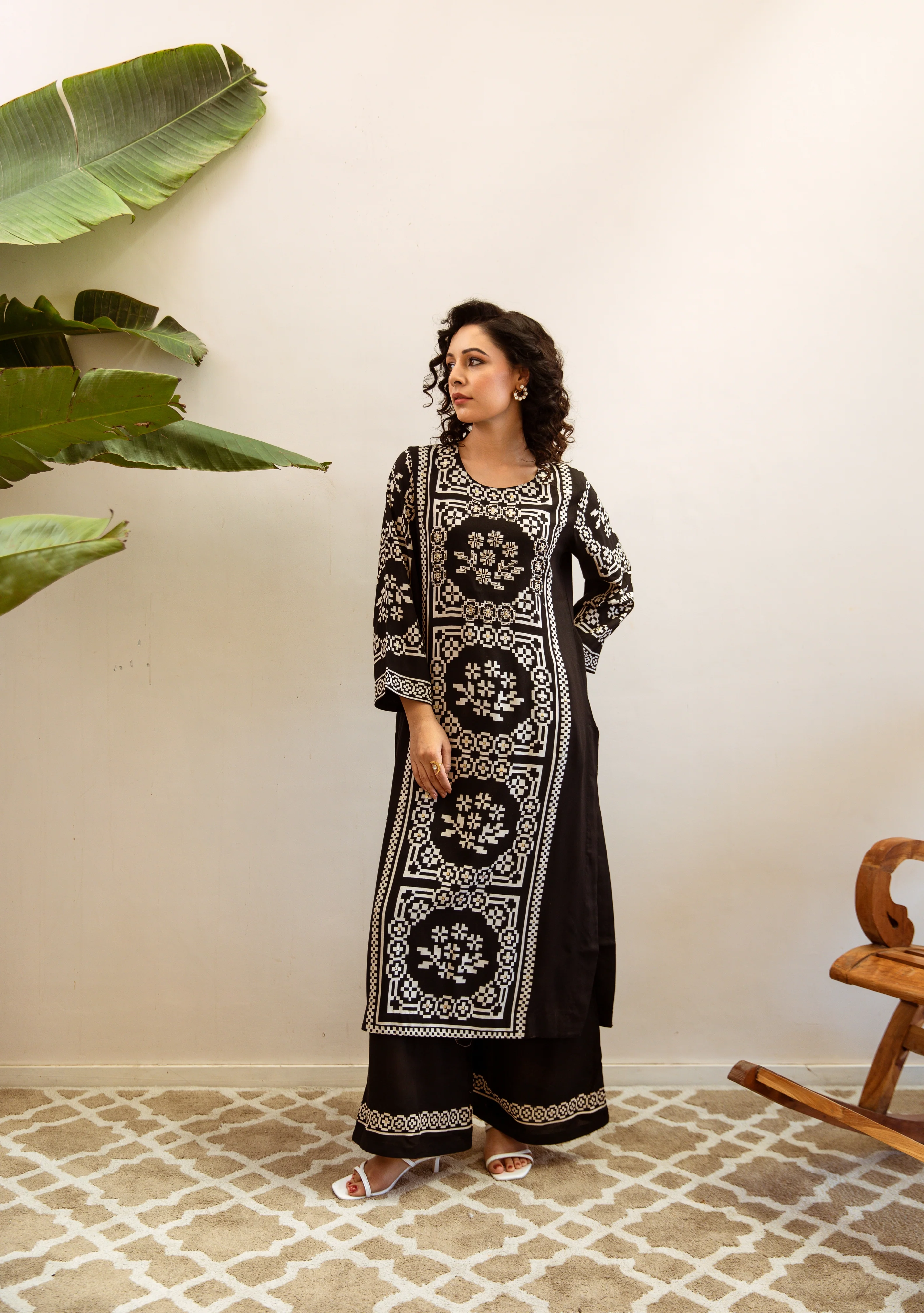 Shimoni Jade Printed Kurta Pant Set - Image 5