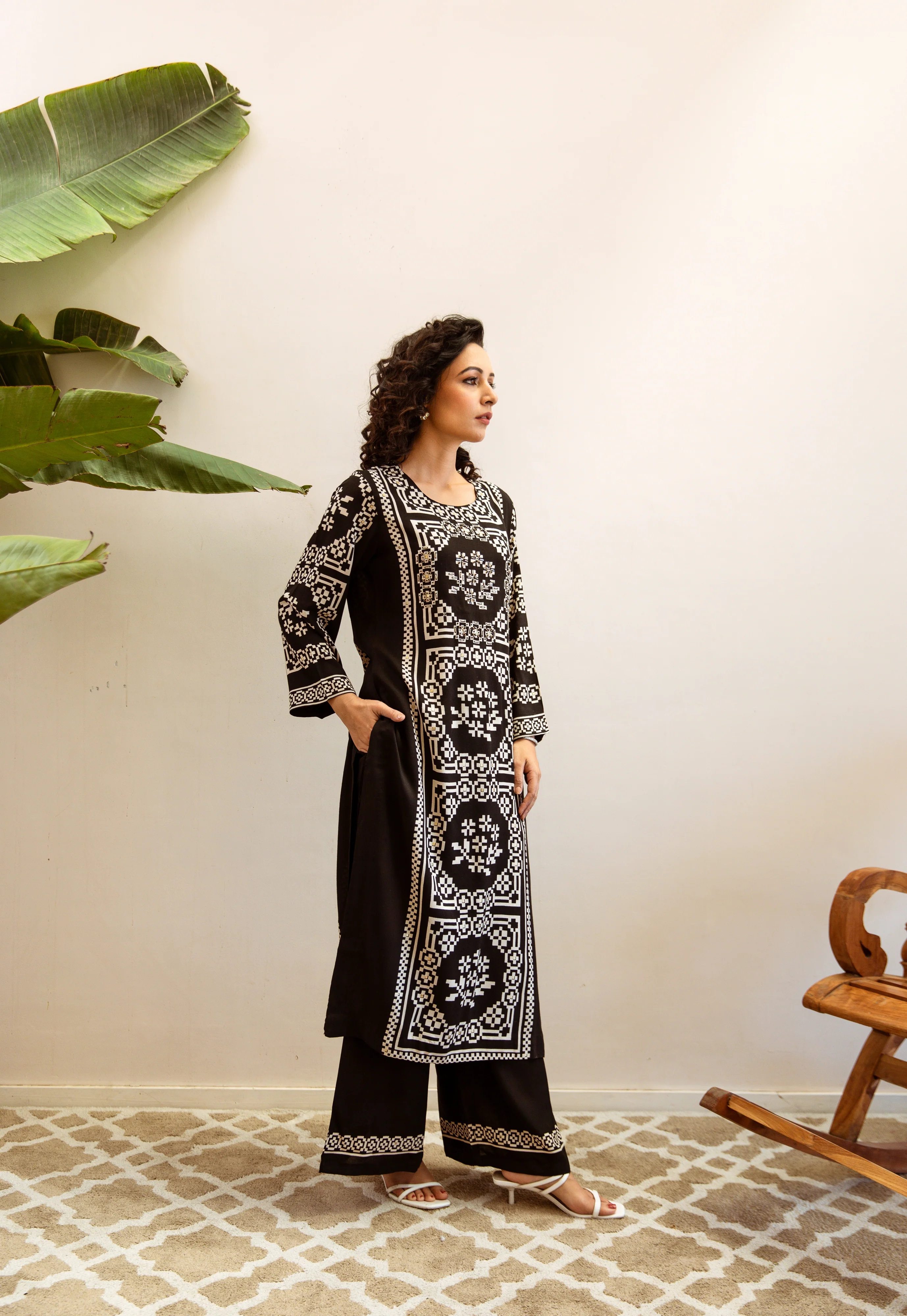 Shimoni Jade Printed Kurta Pant Set - Image 6