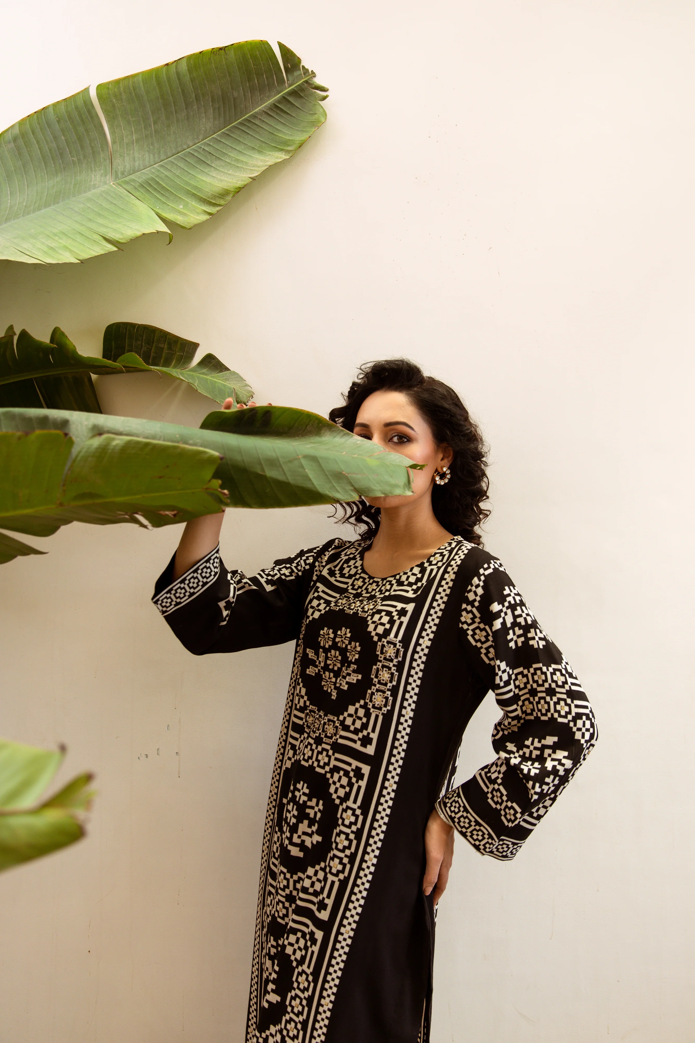 Shimoni Jade Printed Kurta Pant Set - Image 7