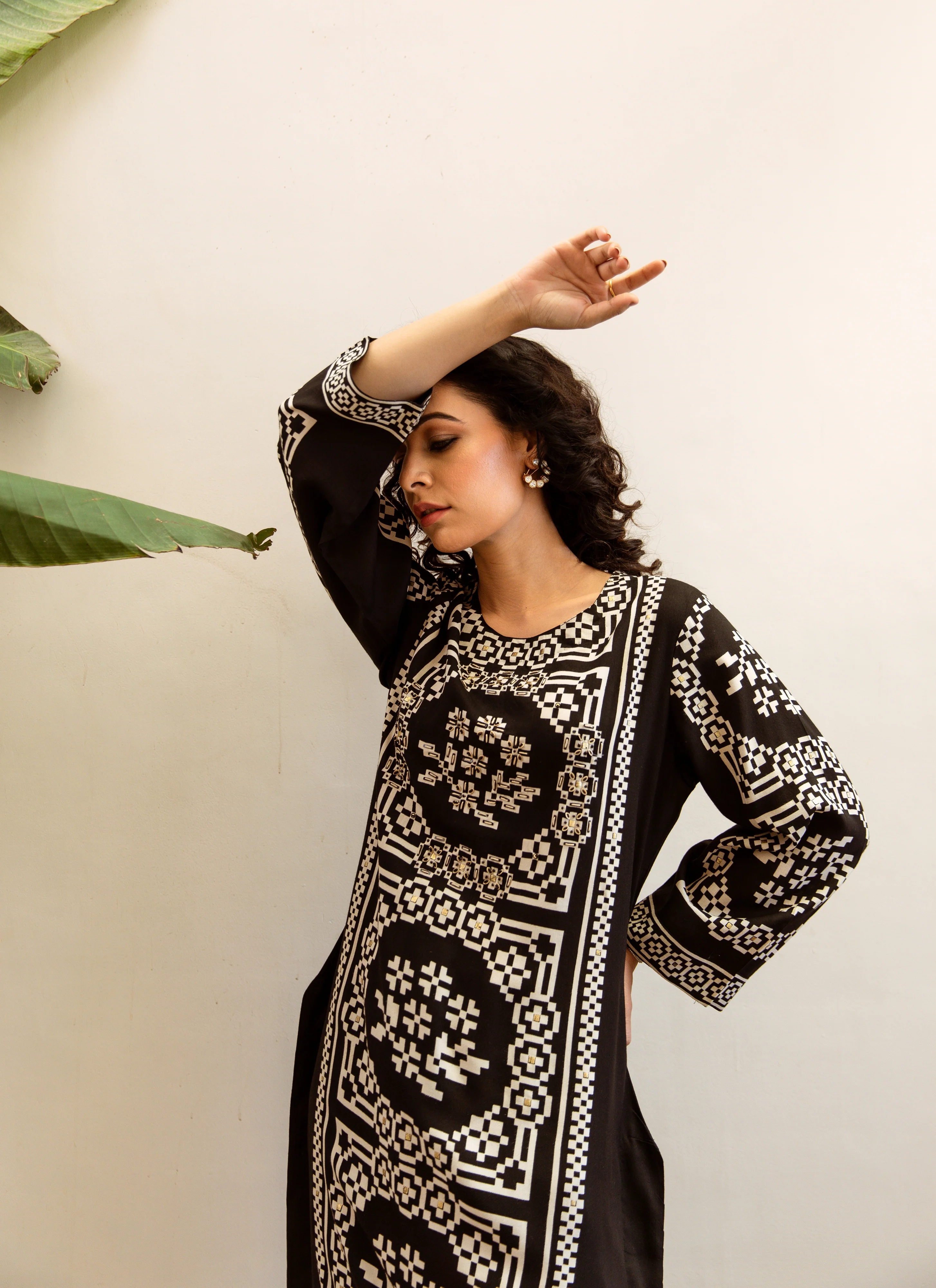 Shimoni Jade Printed Kurta Pant Set - Image 8
