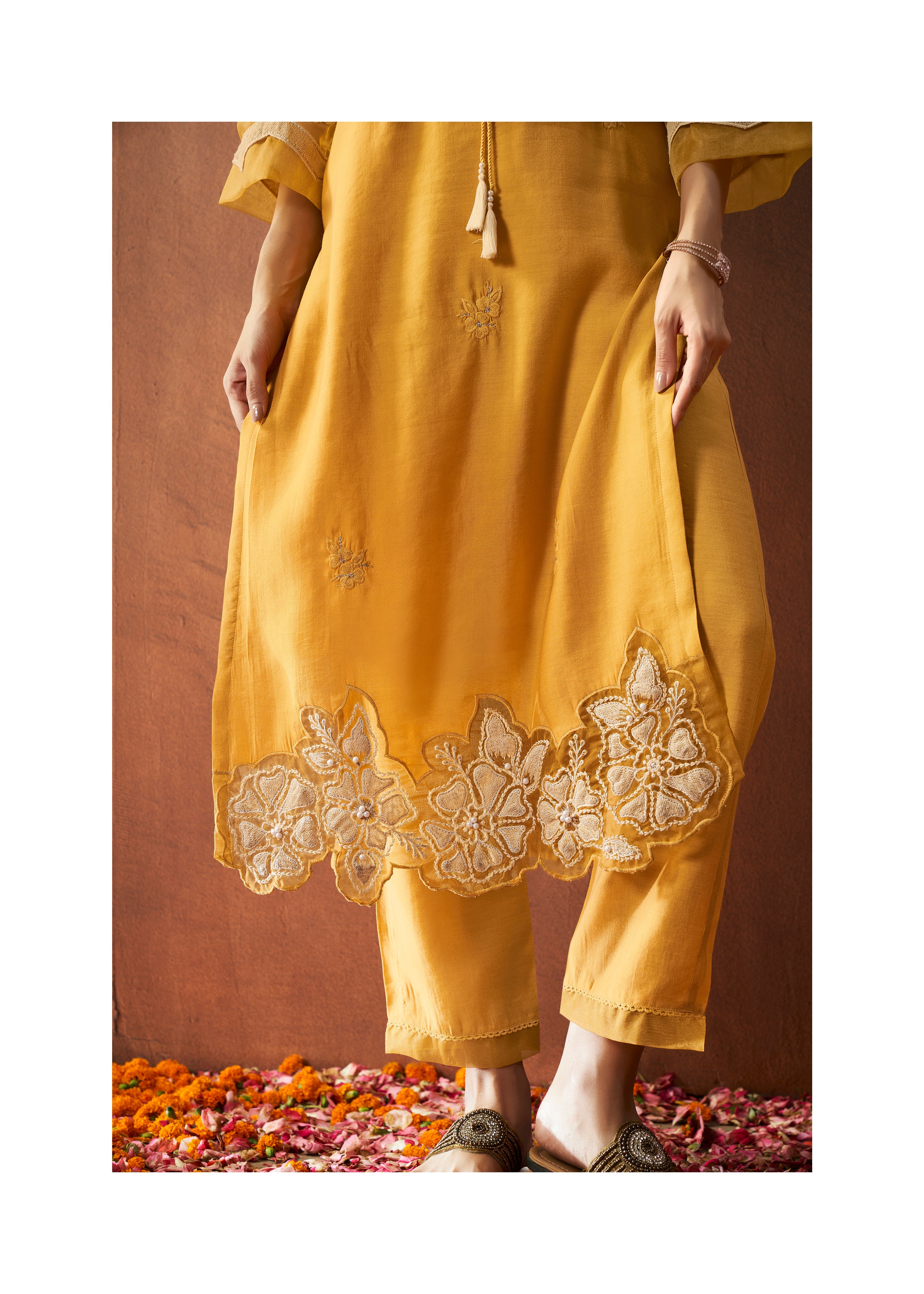 BUSHRA AMBER Lawn FULL WORK SUIT SET - Image 3