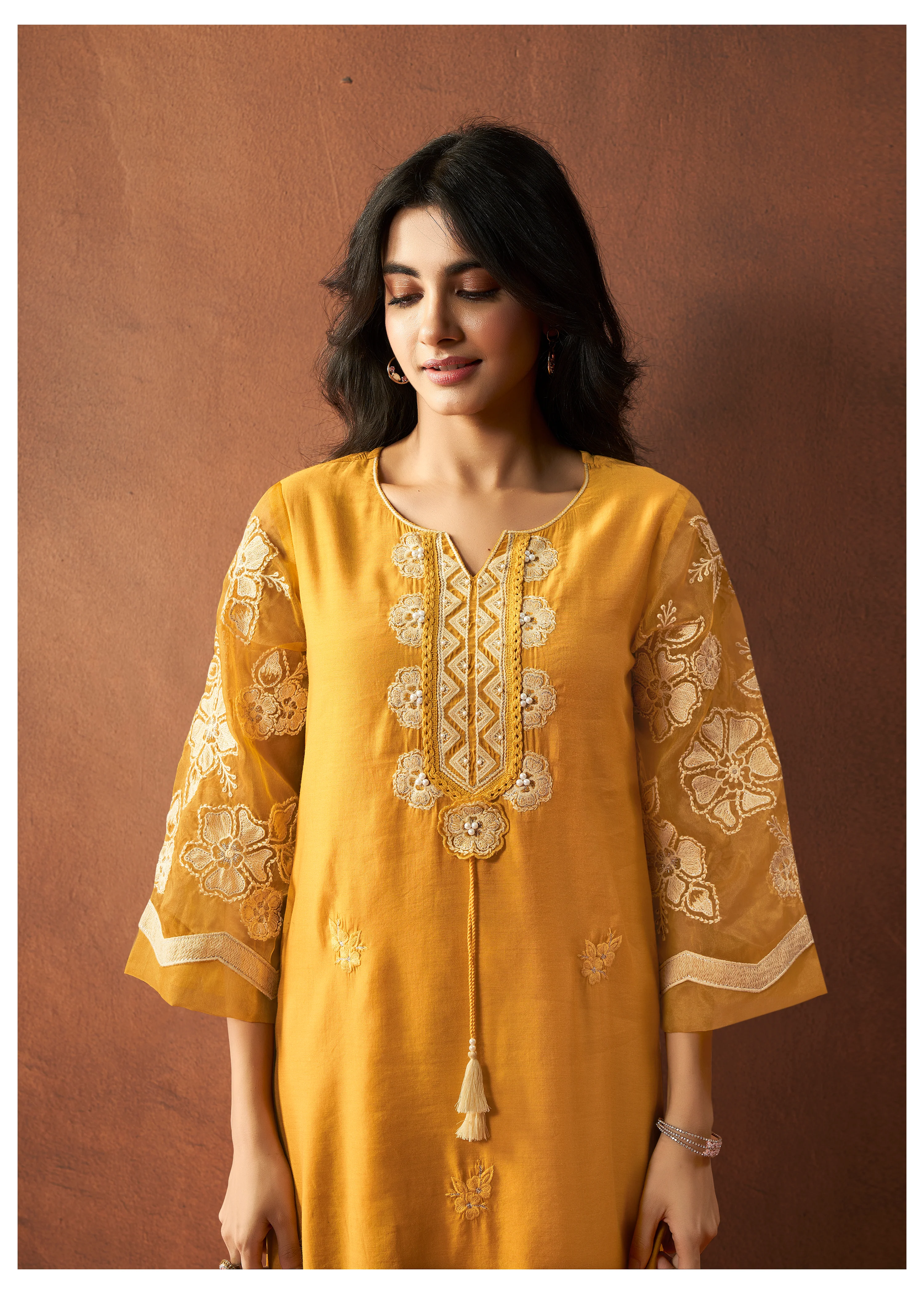 BUSHRA AMBER Lawn FULL WORK SUIT SET - Image 4