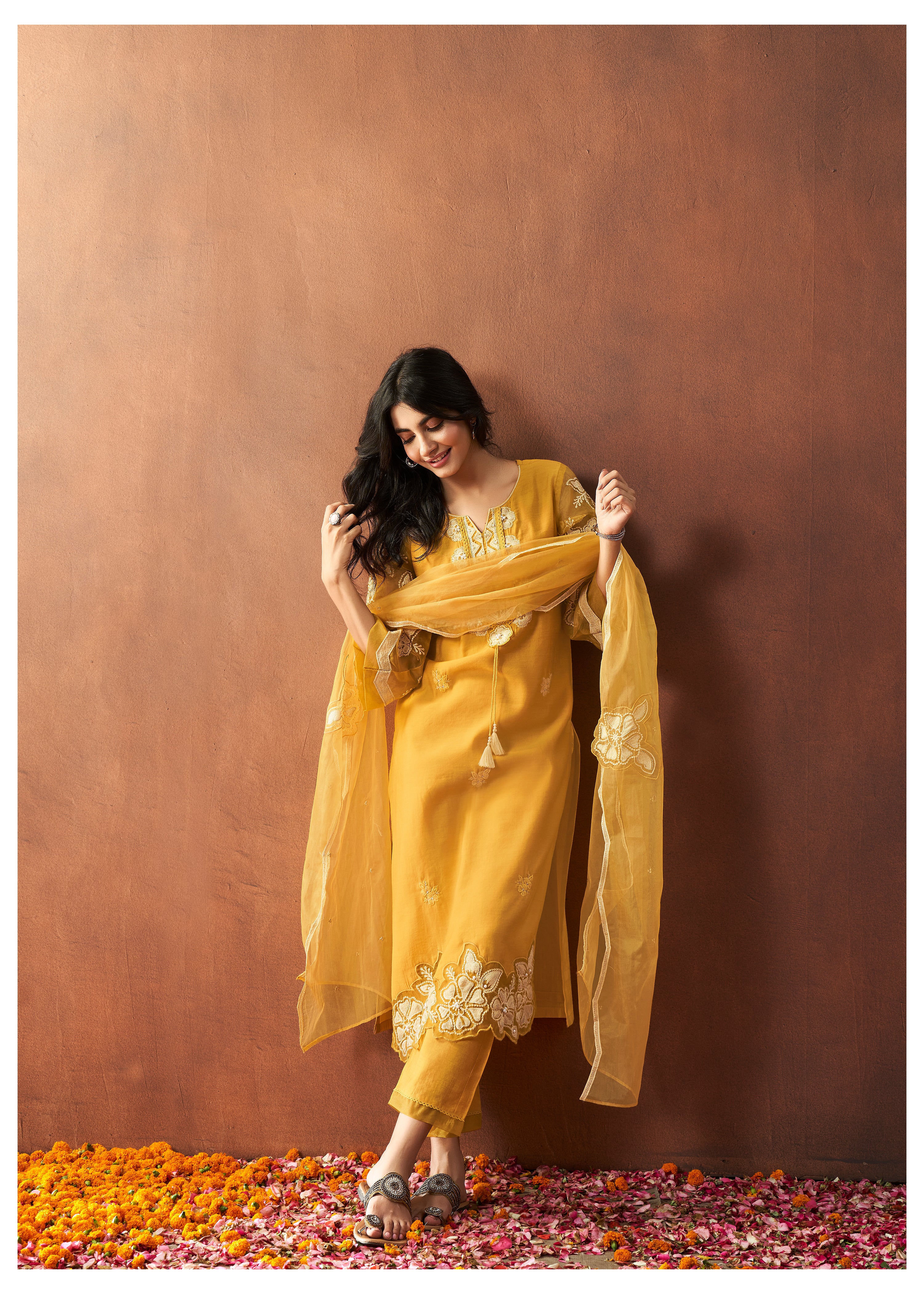 BUSHRA AMBER Lawn FULL WORK SUIT SET - Image 5