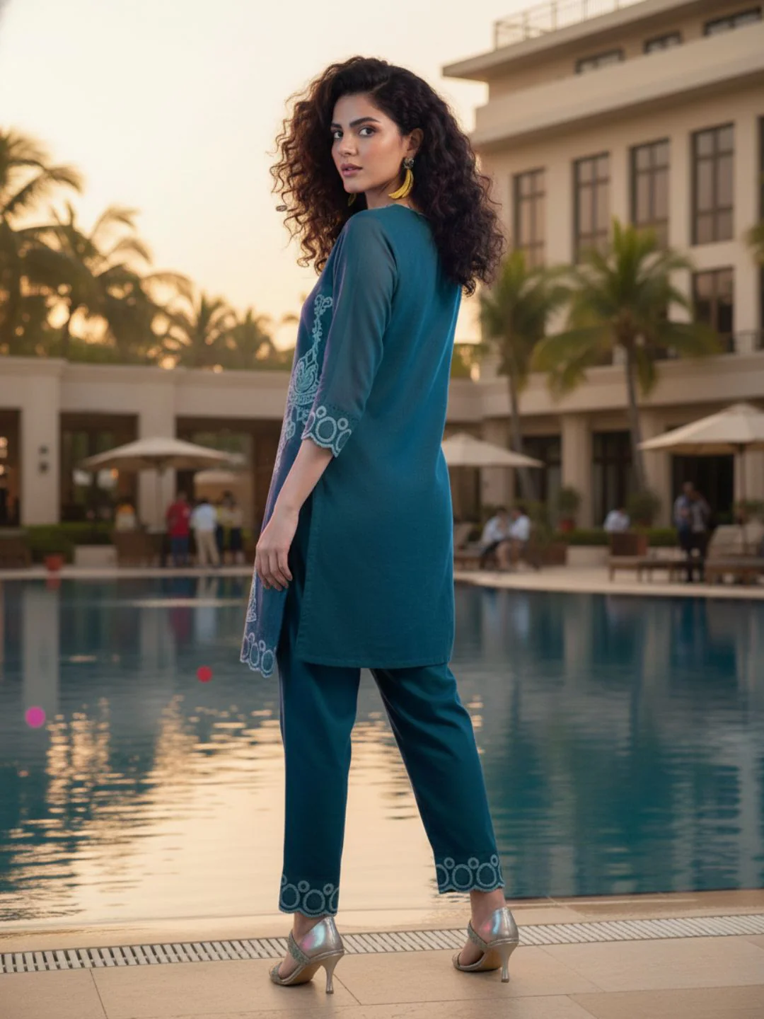Srijan Fern Embroidered Co-ord set - Image 8
